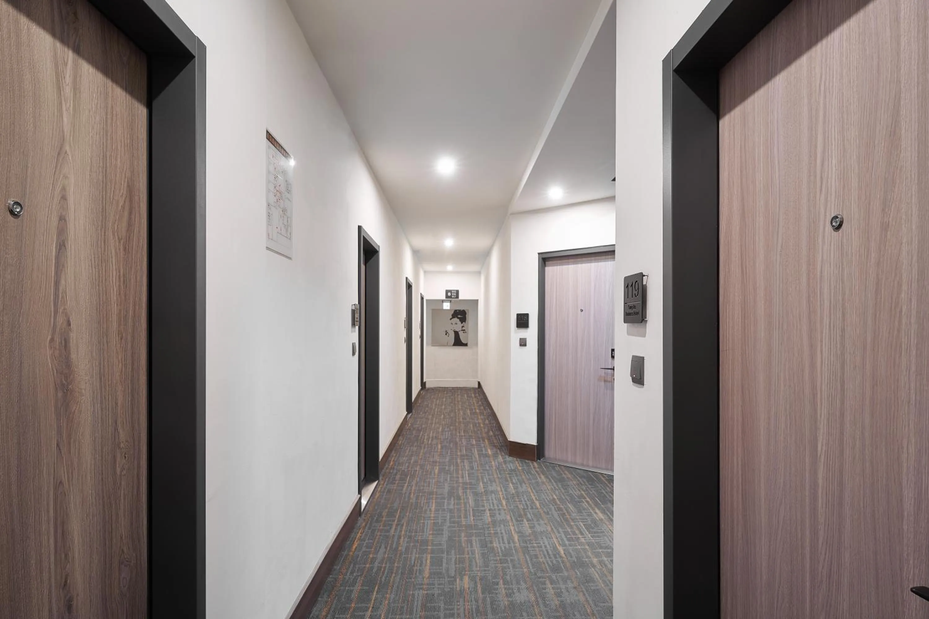 wardrobe in Yung An Business Hotel