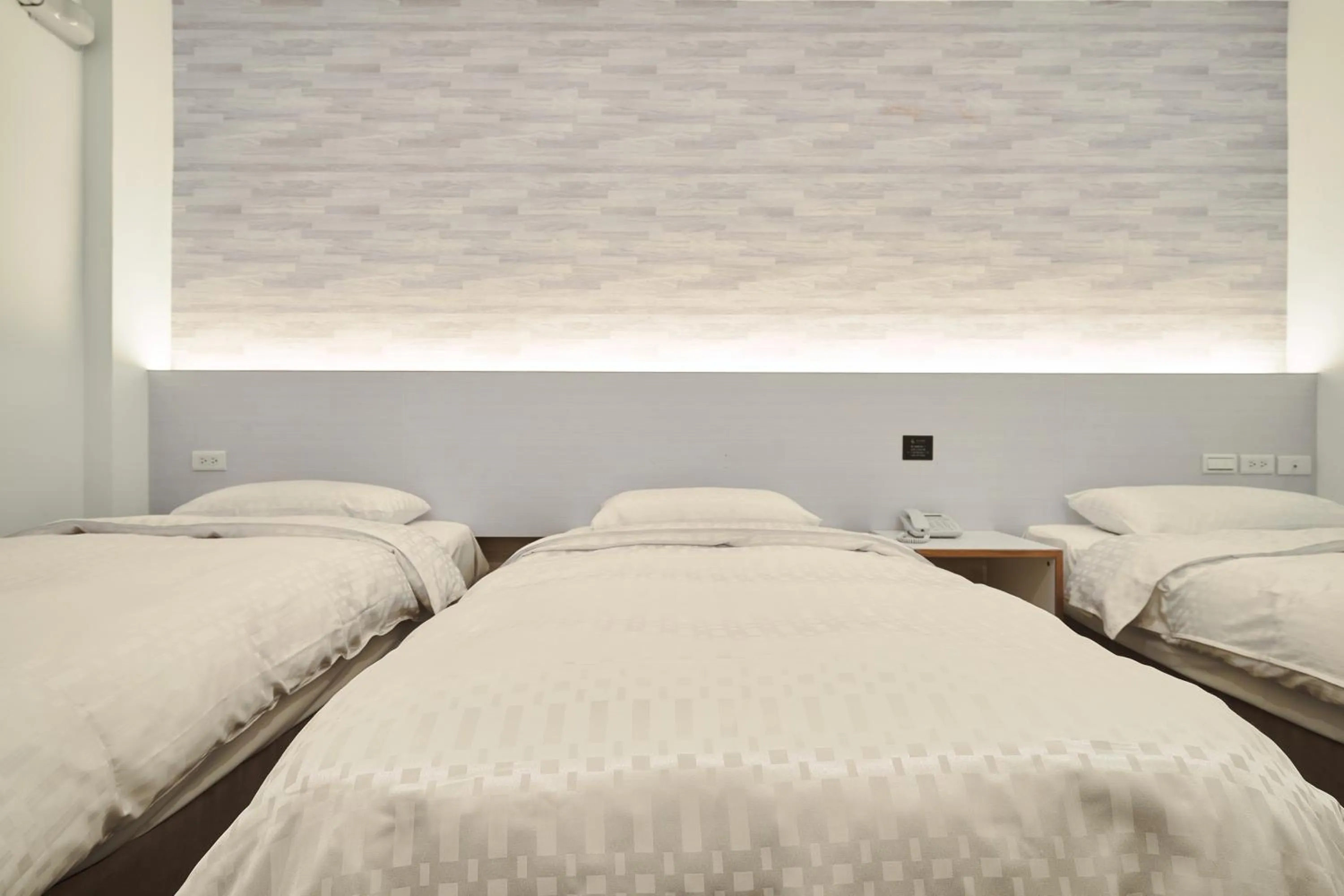 Property building, Bed in Yung An Business Hotel