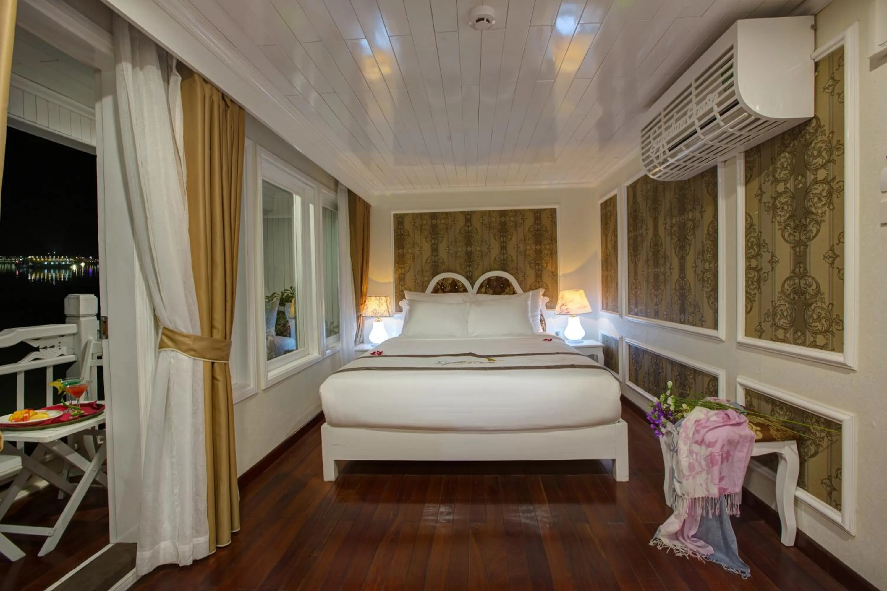Bed in Signature Royal Halong Cruise