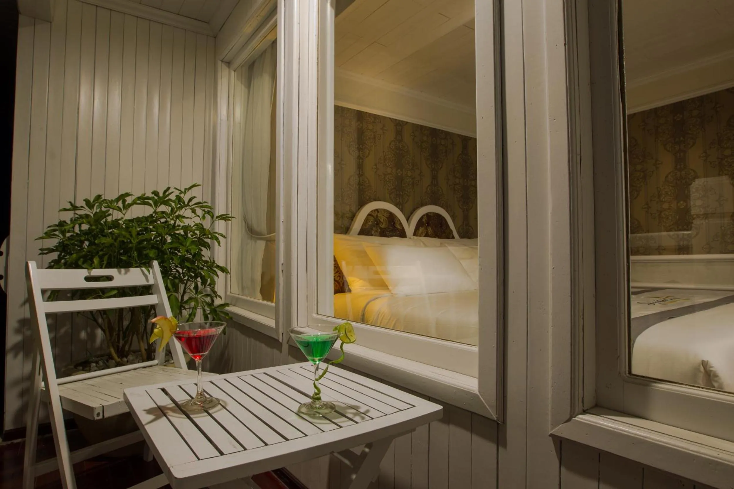 Balcony/Terrace, Bed in Signature Royal Halong Cruise