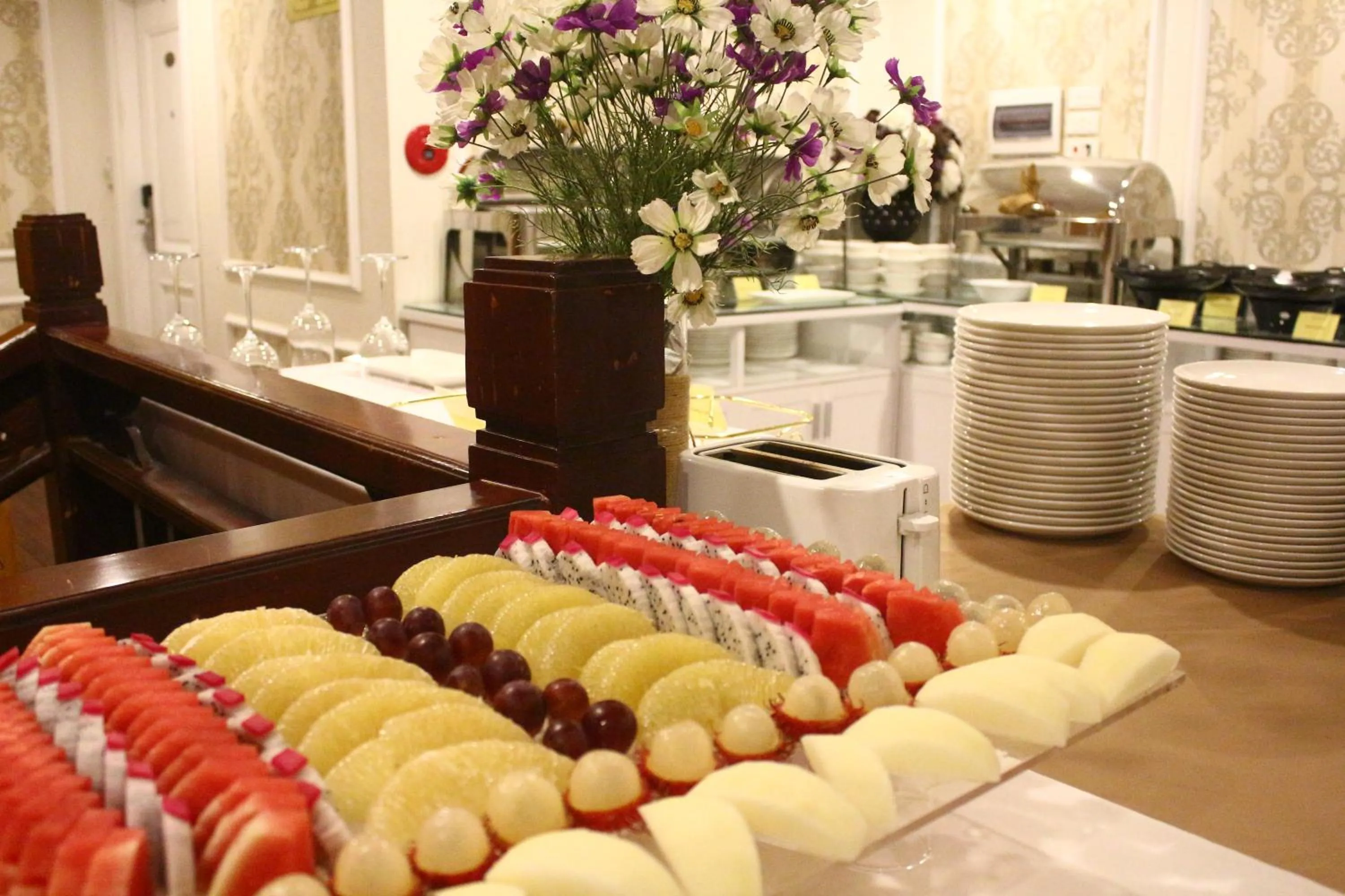 Food and drinks in Signature Royal Halong Cruise