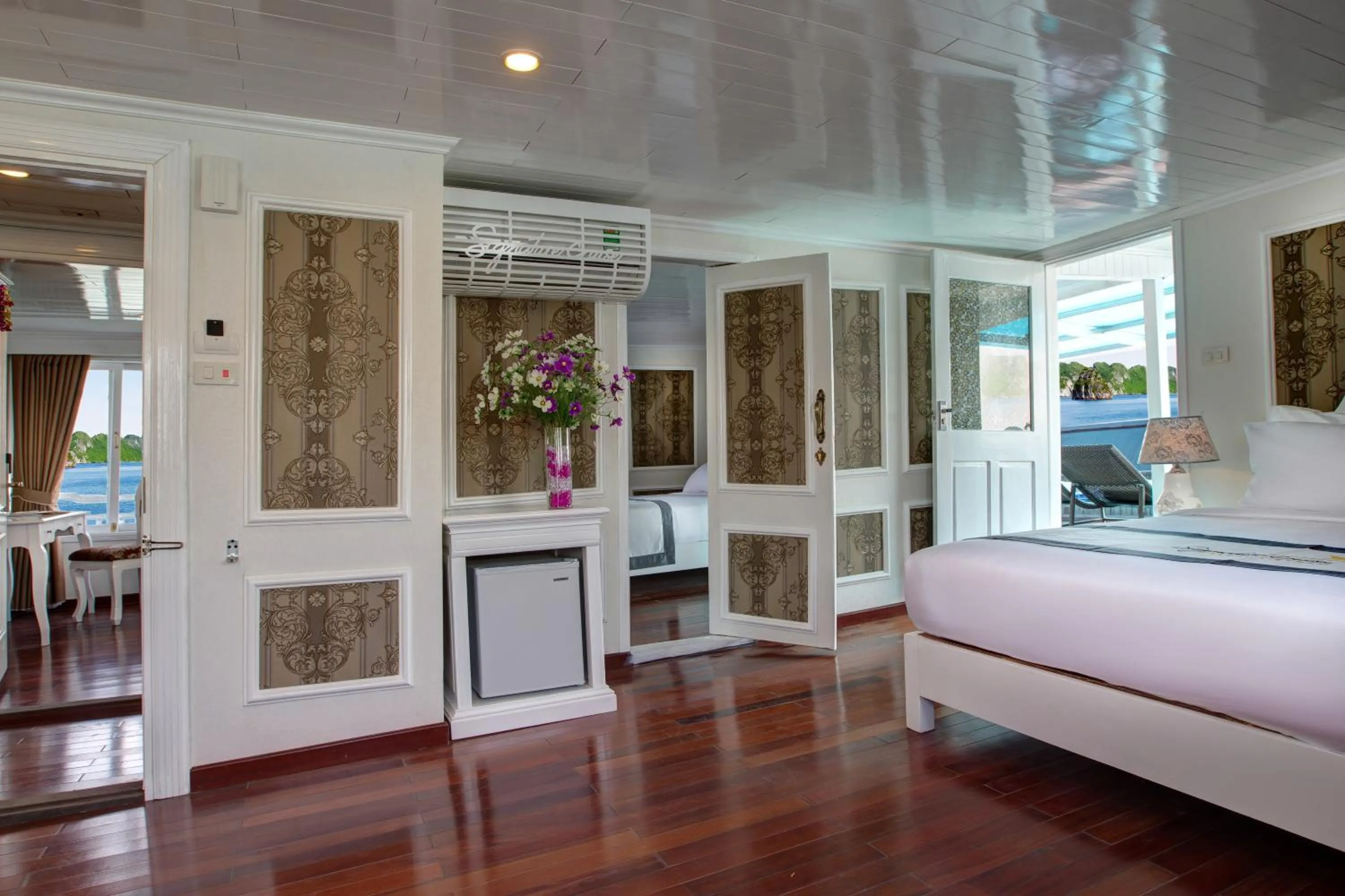 Bed in Signature Royal Halong Cruise