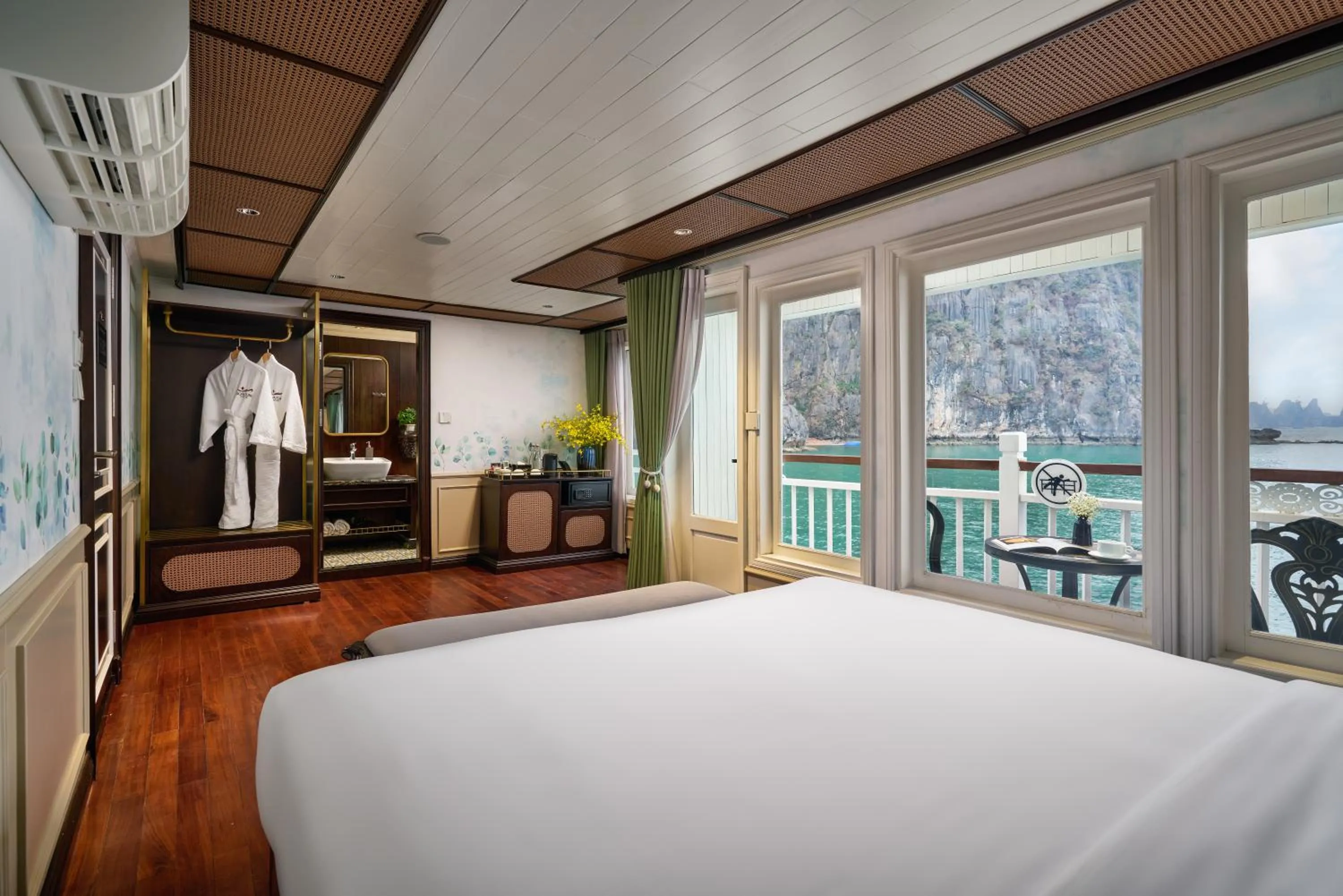 Bed in Signature Royal Halong Cruise