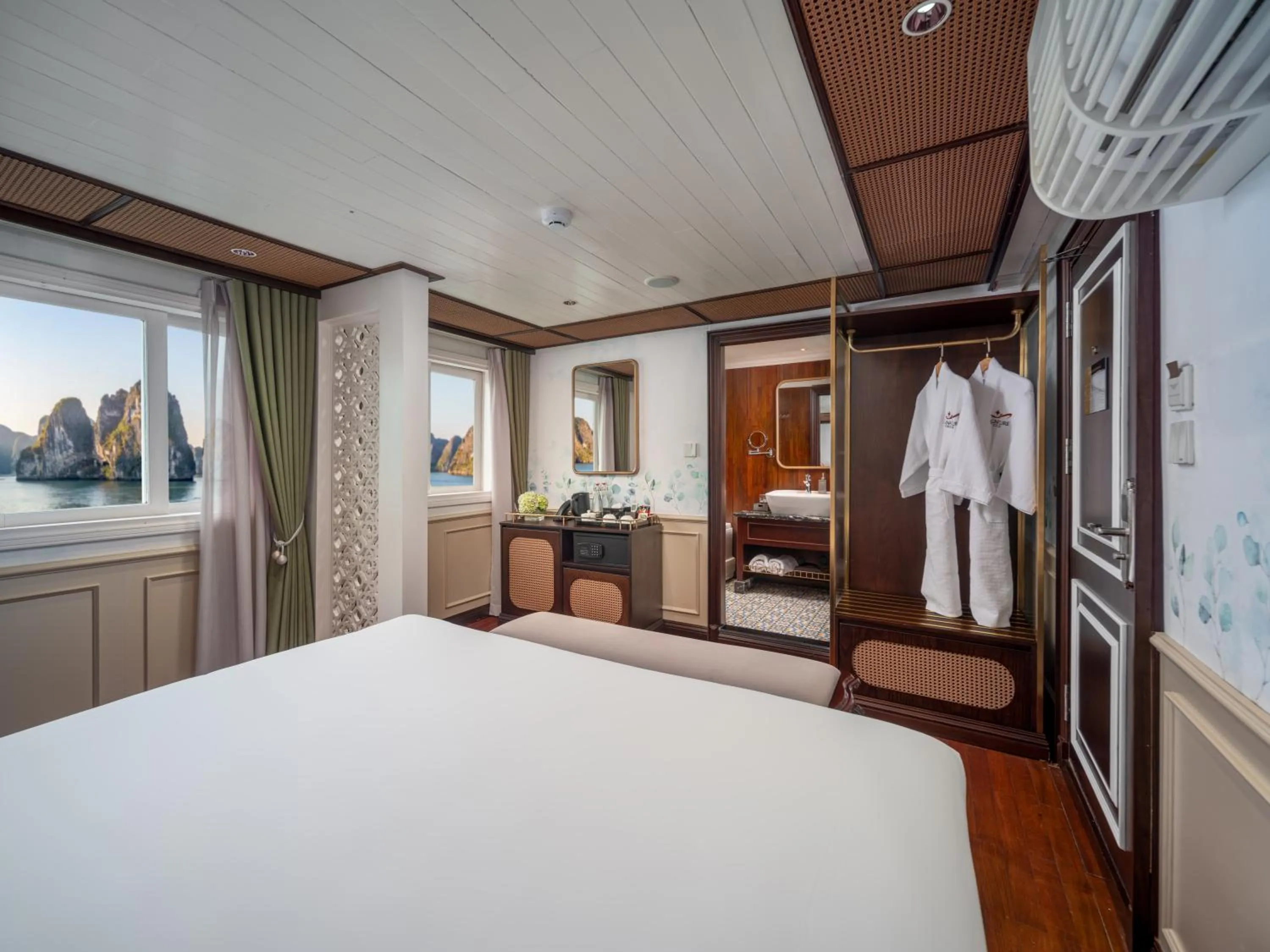 Bed in Signature Royal Halong Cruise