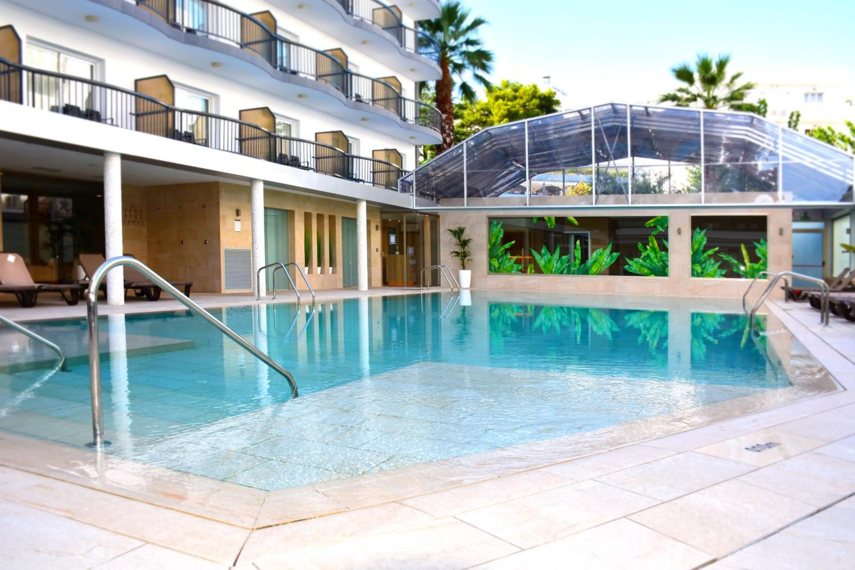 Swimming pool in Hotel Helios Lloret