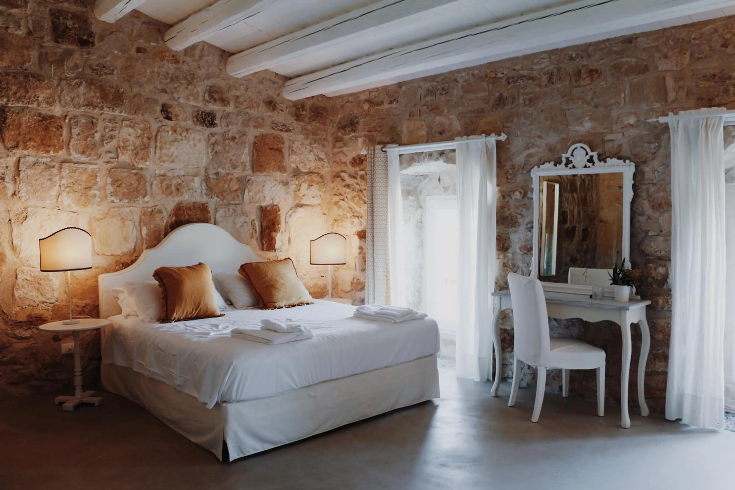 Photo of the whole room, Bed in Baglio Occhipinti