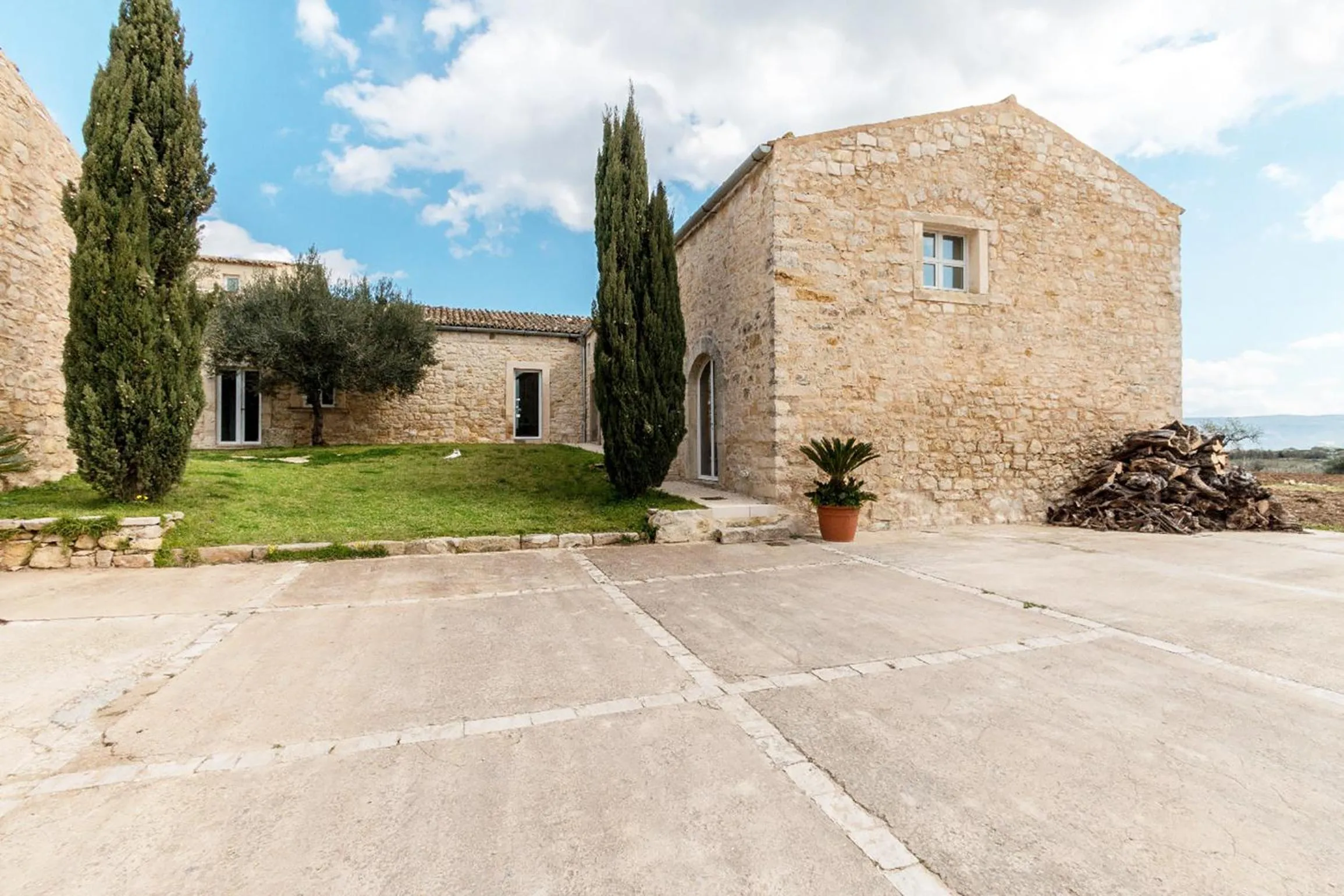 Facade/entrance in Baglio Occhipinti