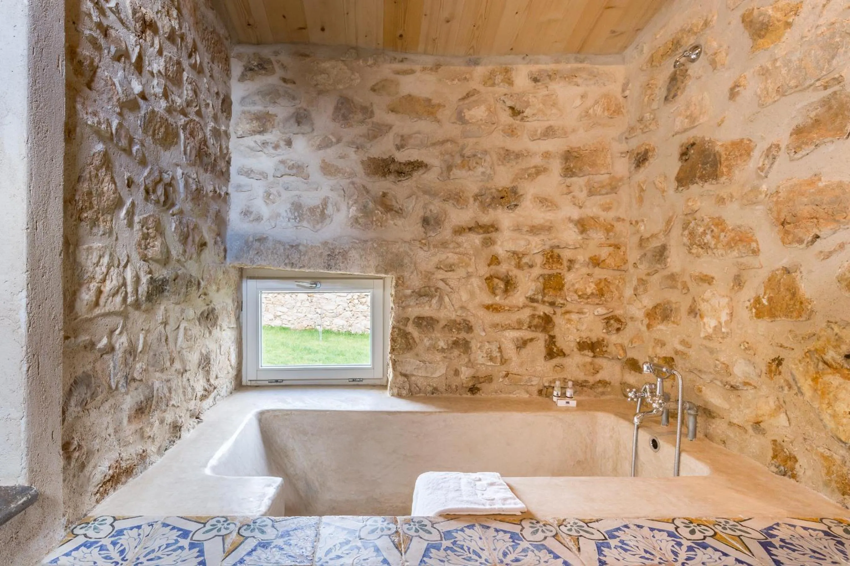 Bath in Baglio Occhipinti