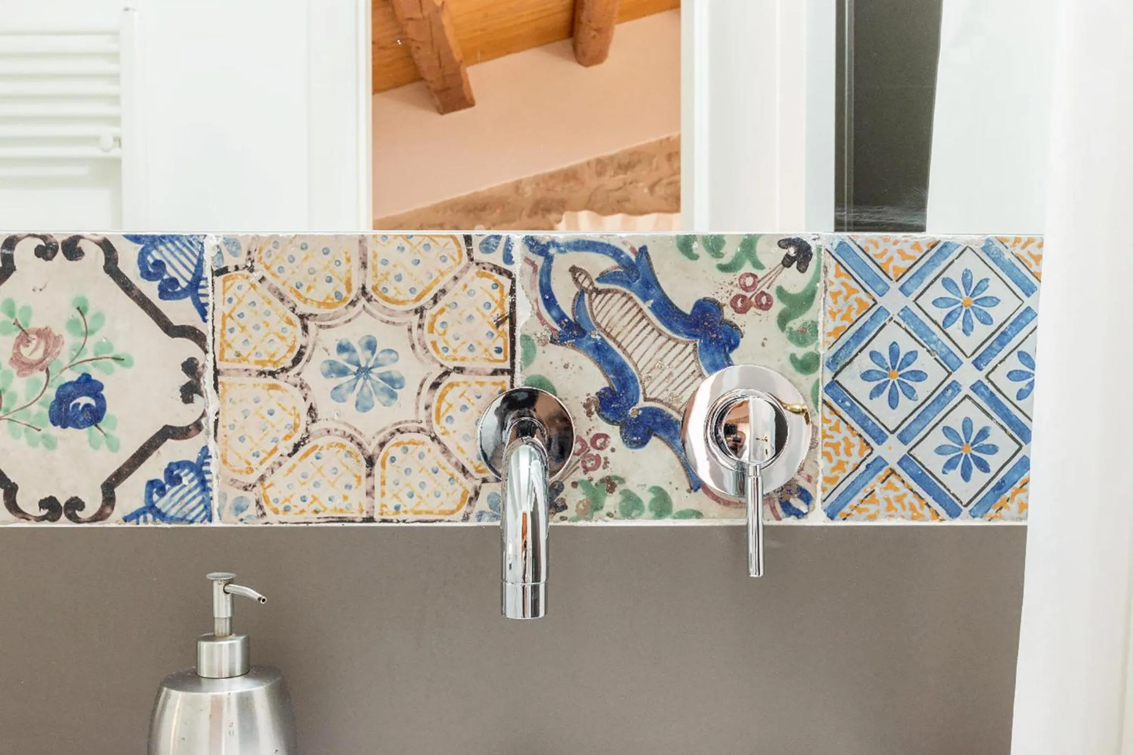 Bathroom in Baglio Occhipinti