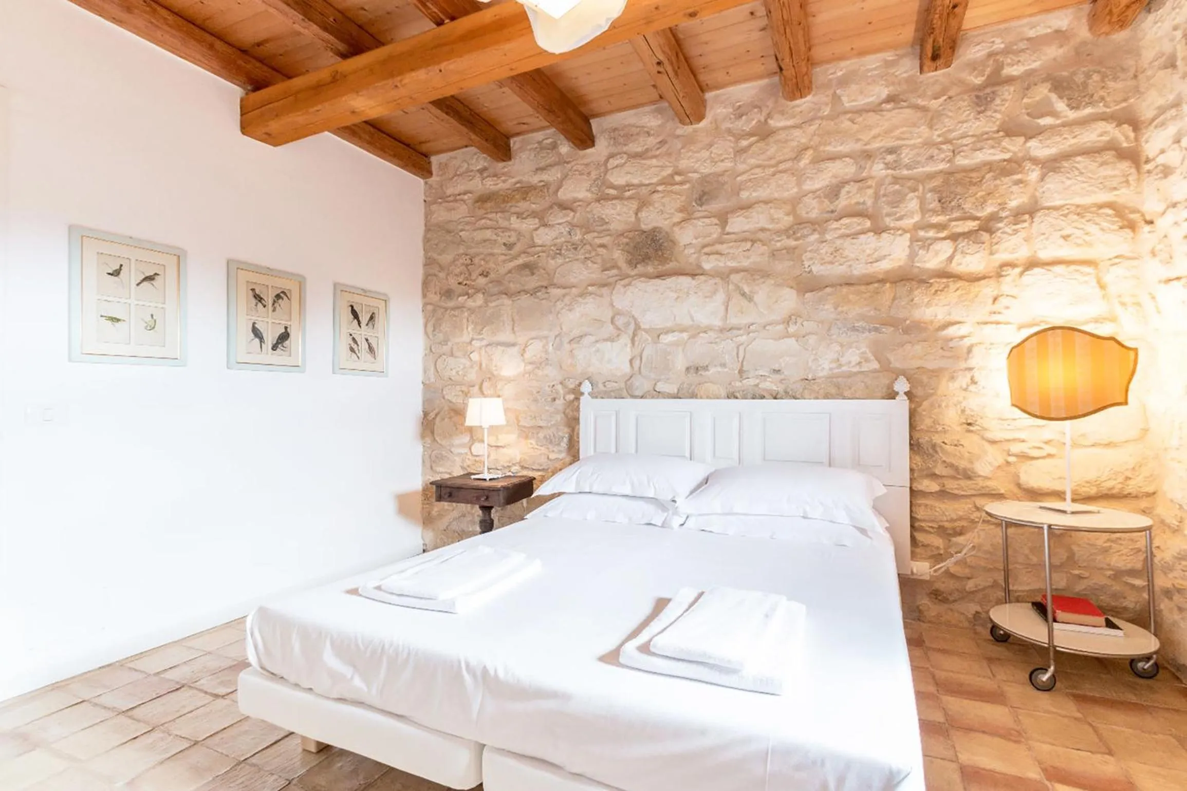 Photo of the whole room, Bed in Baglio Occhipinti