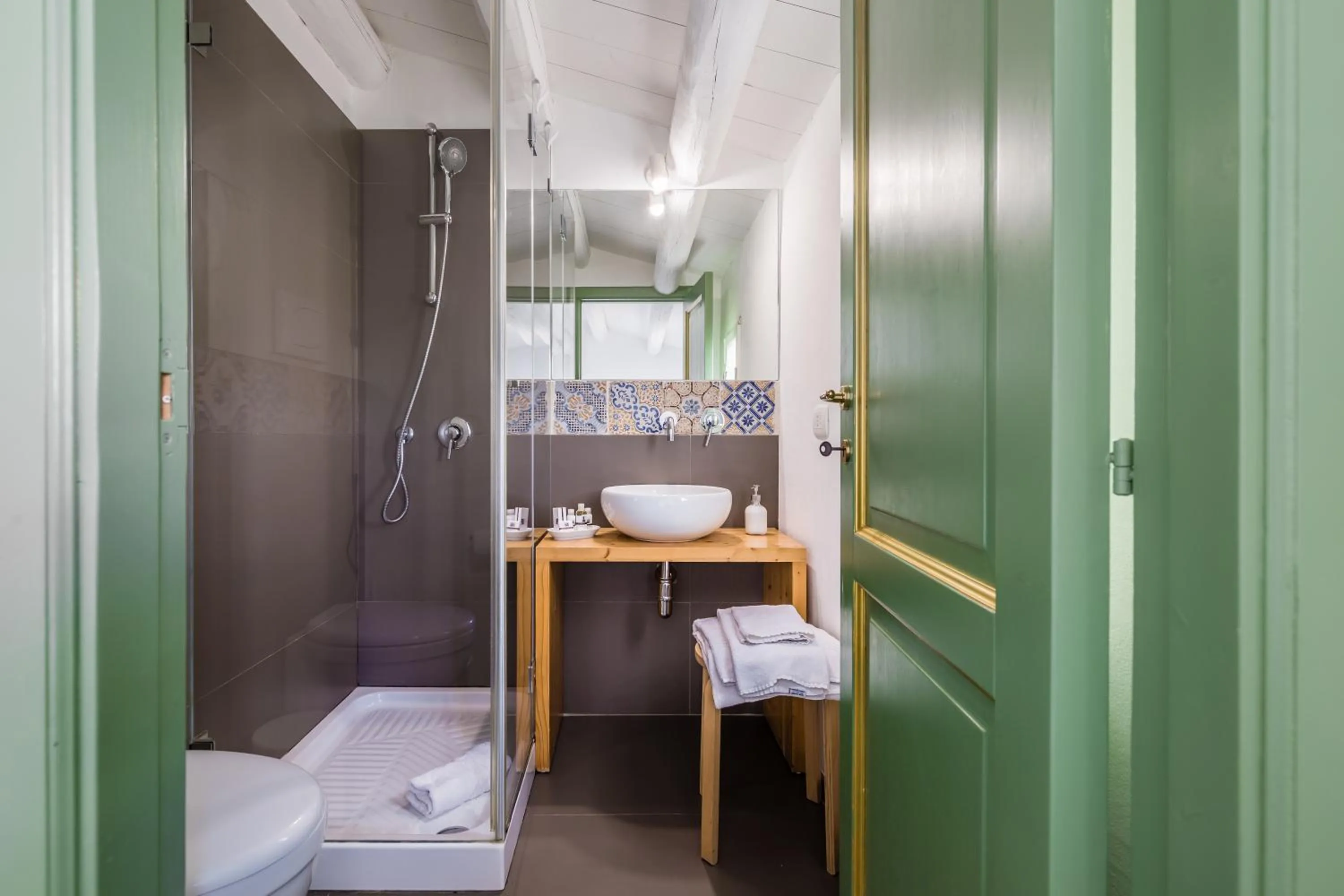 Shower in Baglio Occhipinti