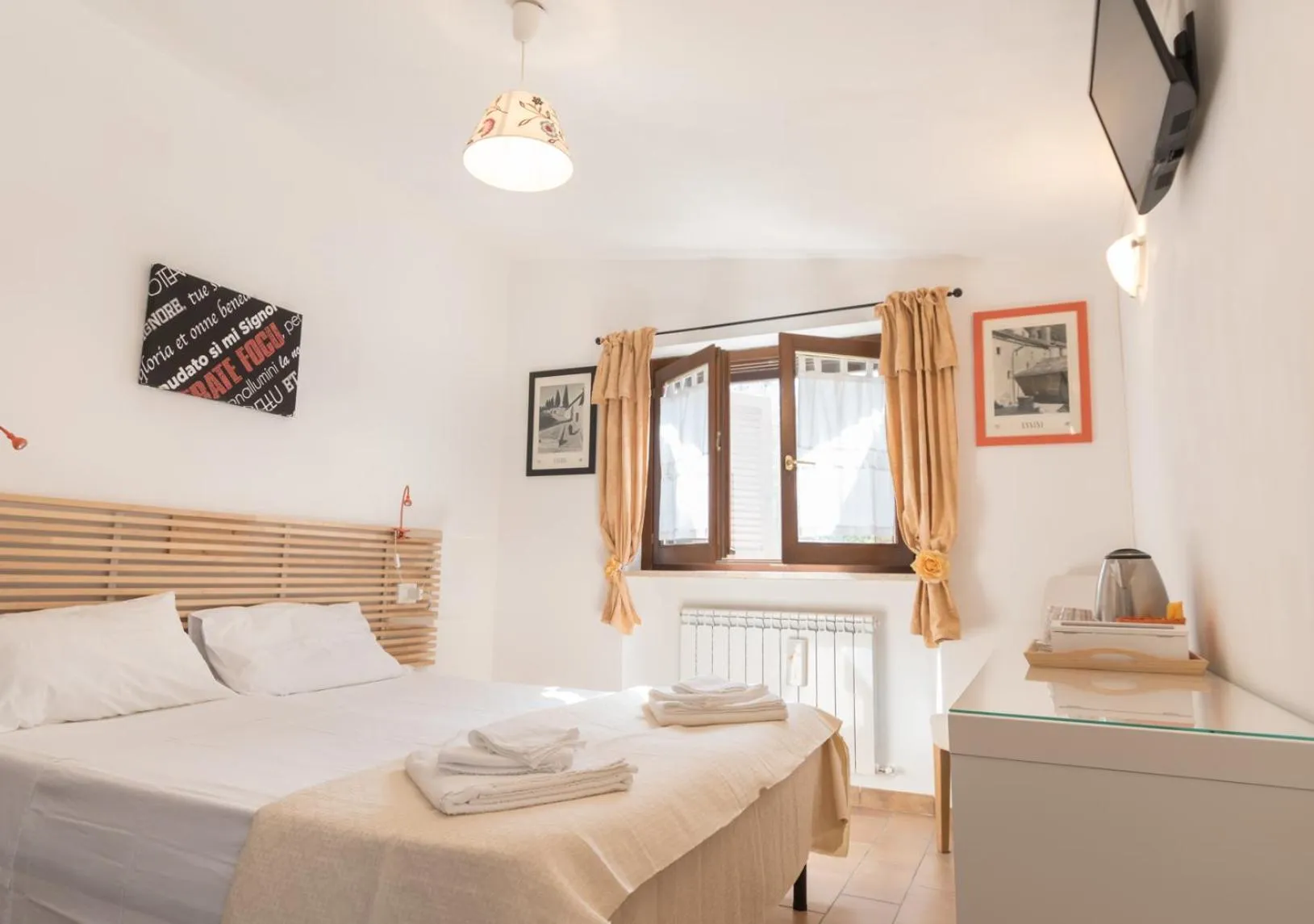 Bathroom, Bed in B&B Cantico Delle Creature