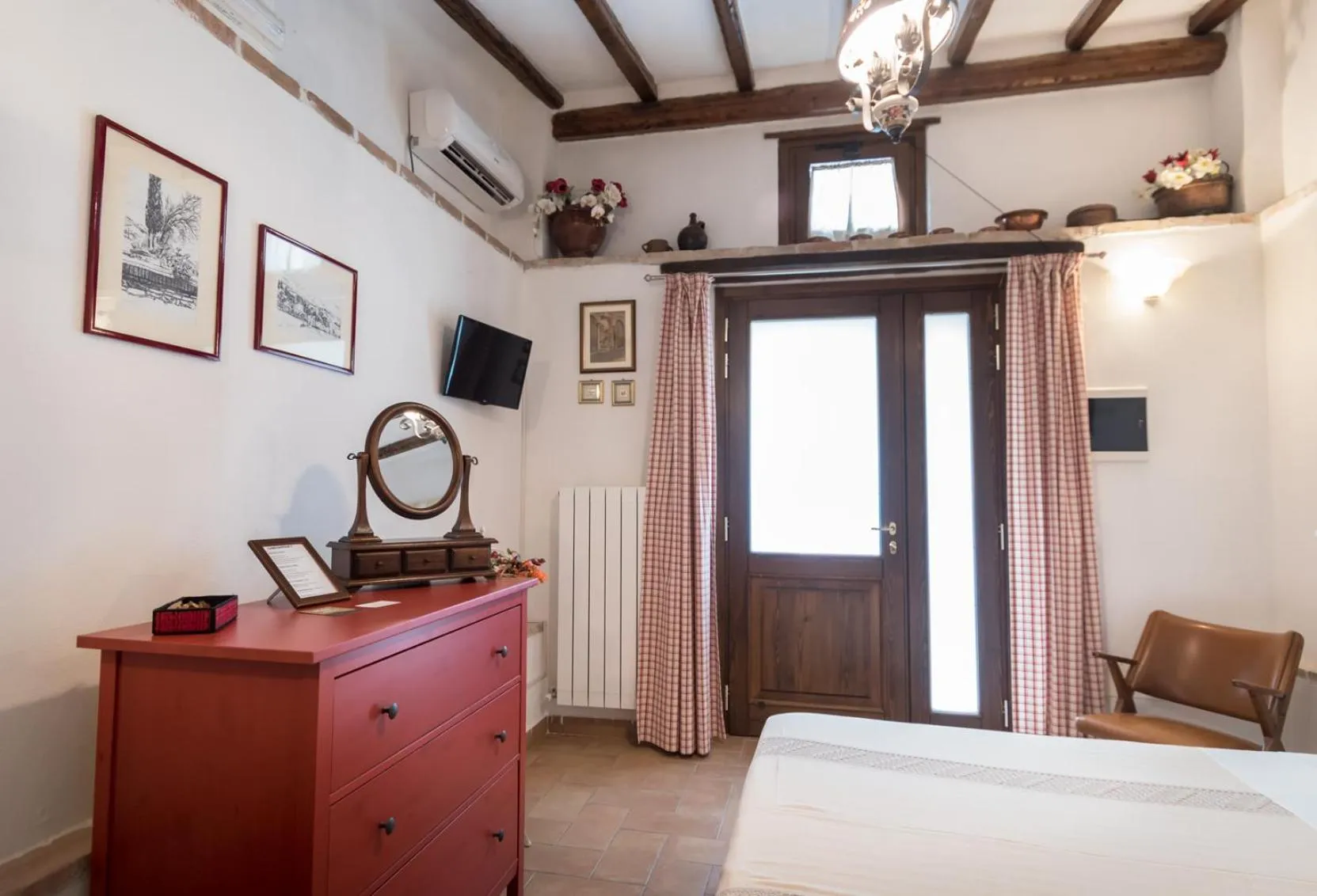 Shower, Bed in B&B Cantico Delle Creature
