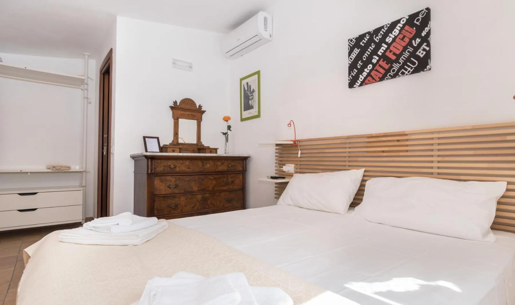 Shower, Bed in B&B Cantico Delle Creature
