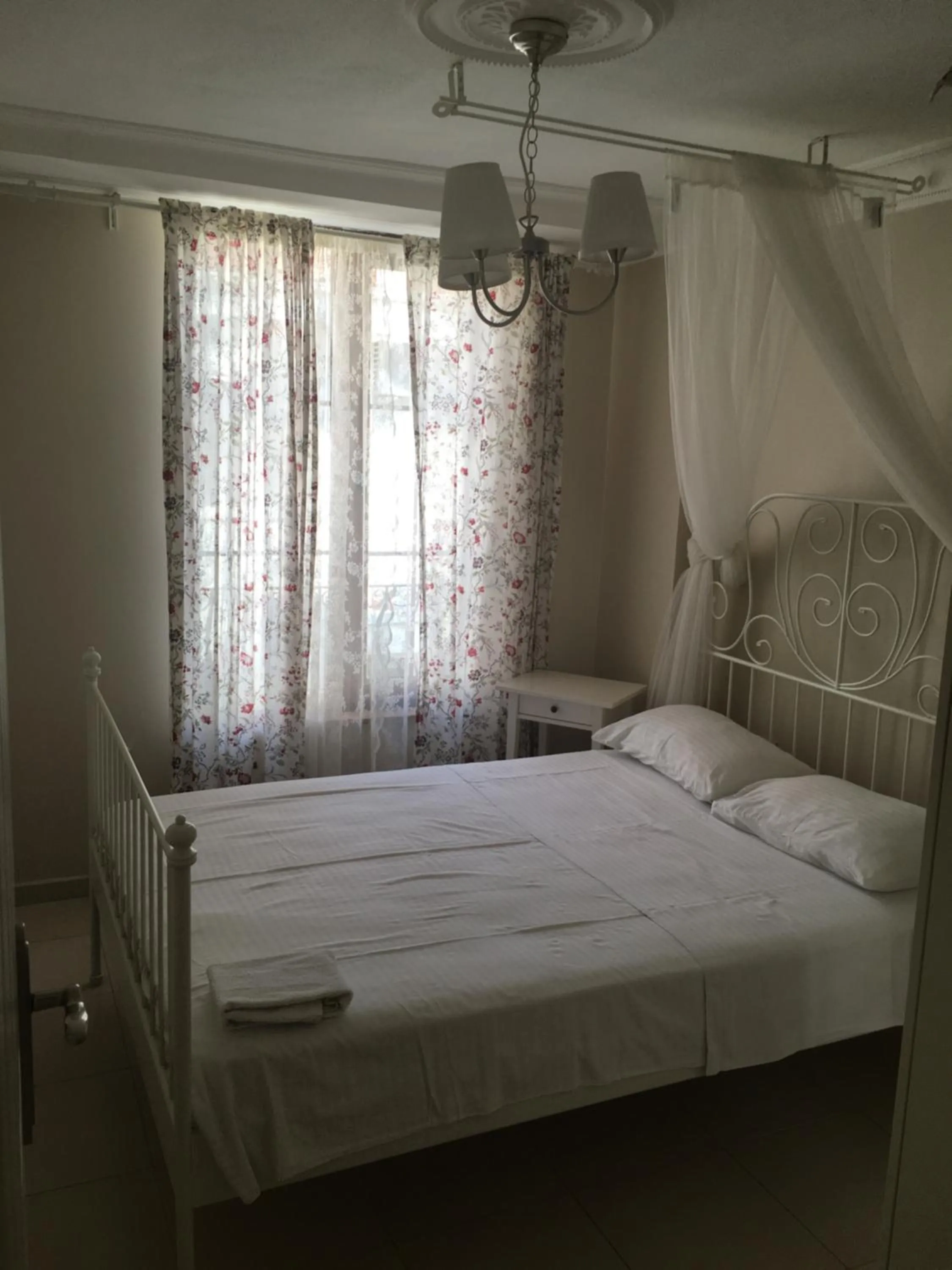 Property building, Bed in Kinzi House