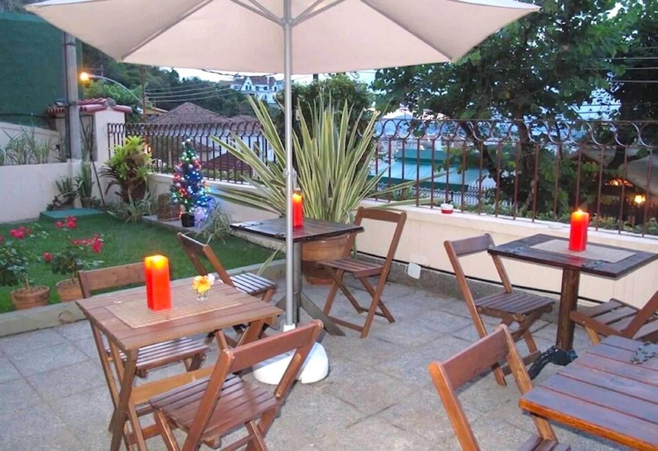 Dining area in Inn House Santa Teresa