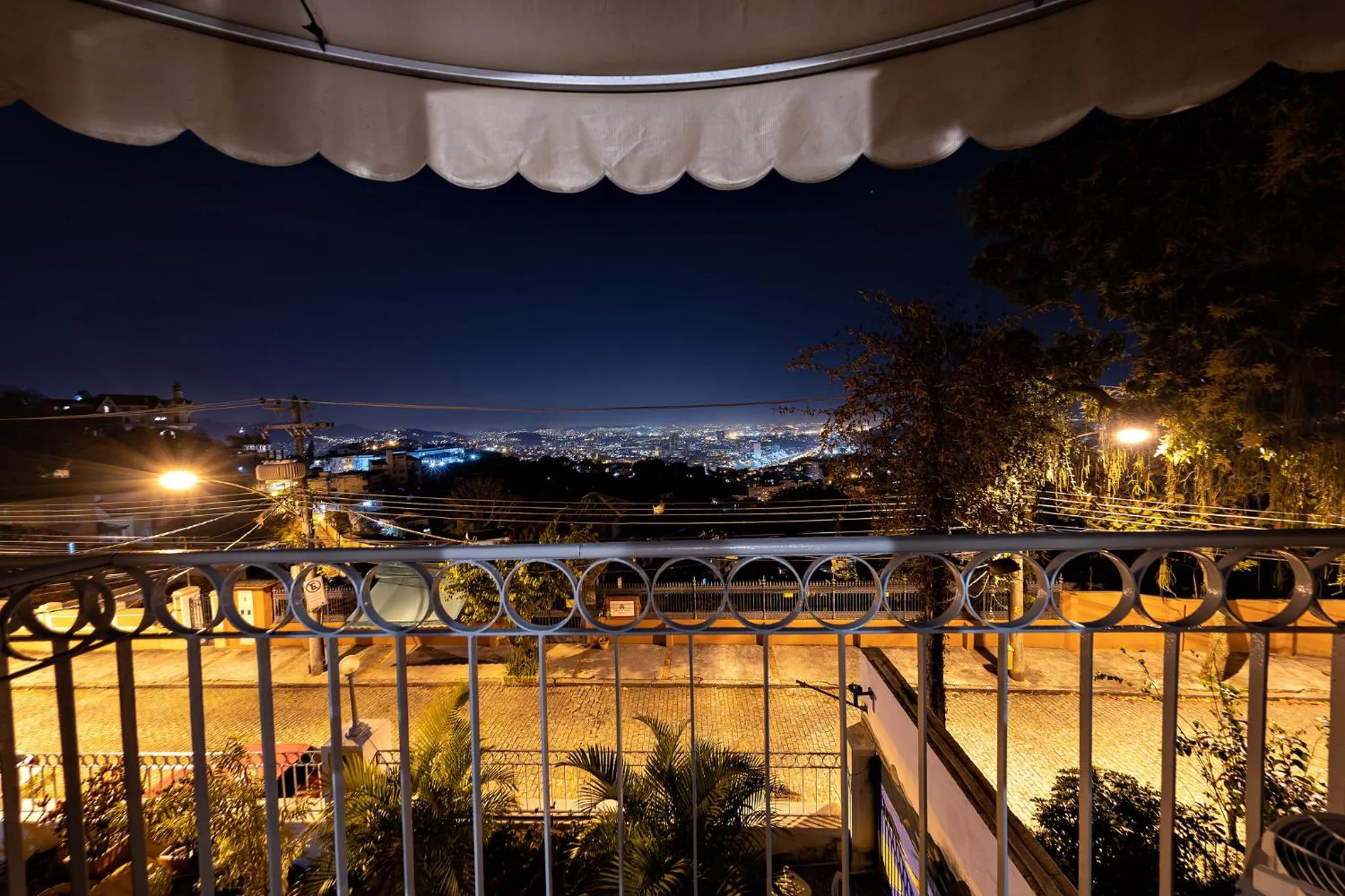 Night in Inn House Santa Teresa