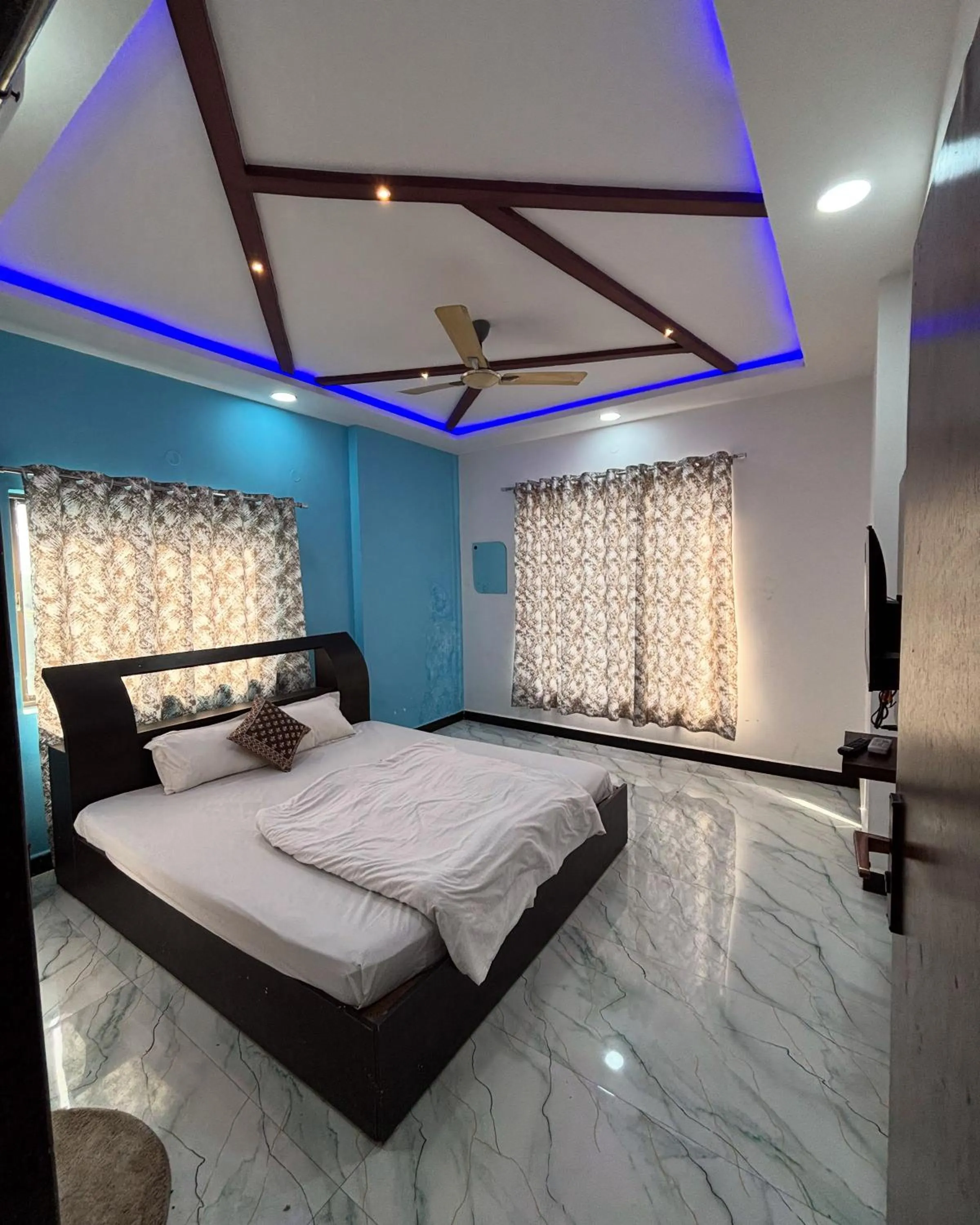 Photo of the whole room, Bed in Hotel Moonlight & Restaurant