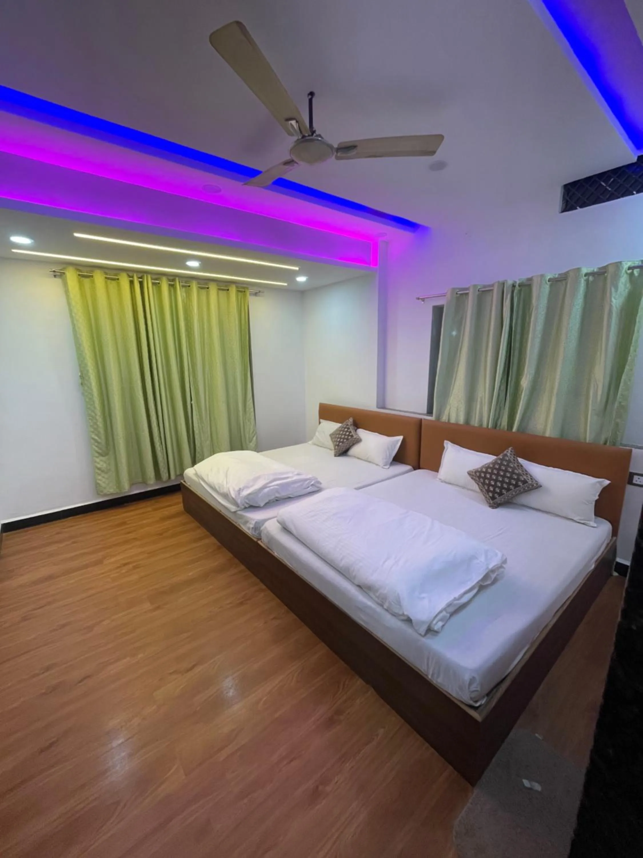 Photo of the whole room, Bed in Hotel Moonlight & Restaurant