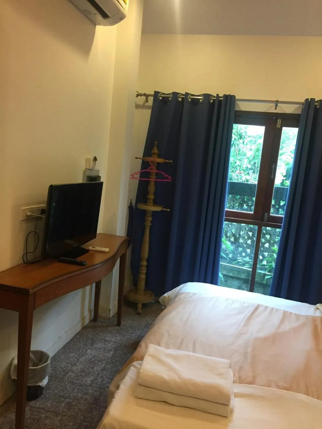 Bed in Damnoen Care Resort