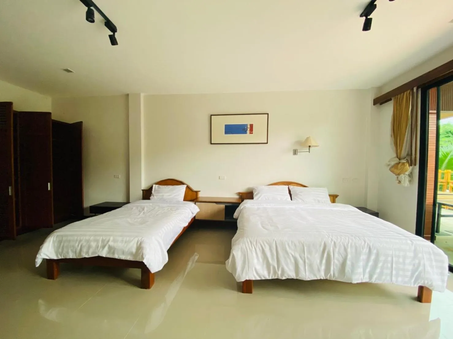 Bed in Damnoen Care Resort
