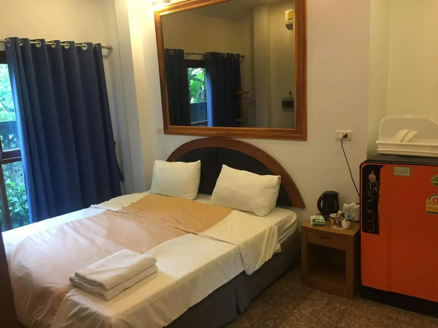 Small Double Room in Damnoen Care Resort Small Double Room in Damnoen Care Resort