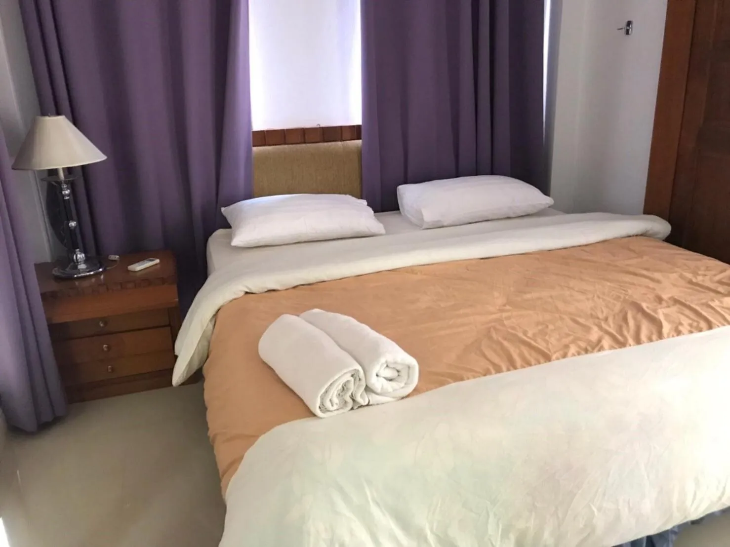 Bed in Damnoen Care Resort