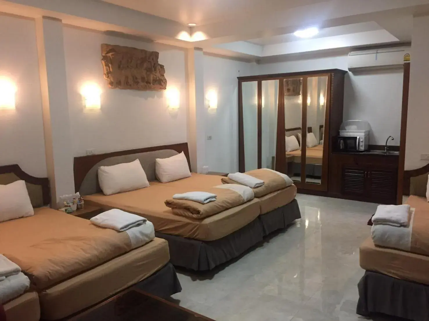 Standard Quadruple Room in Damnoen Care Resort Standard Quadruple Room in Damnoen Care Resort