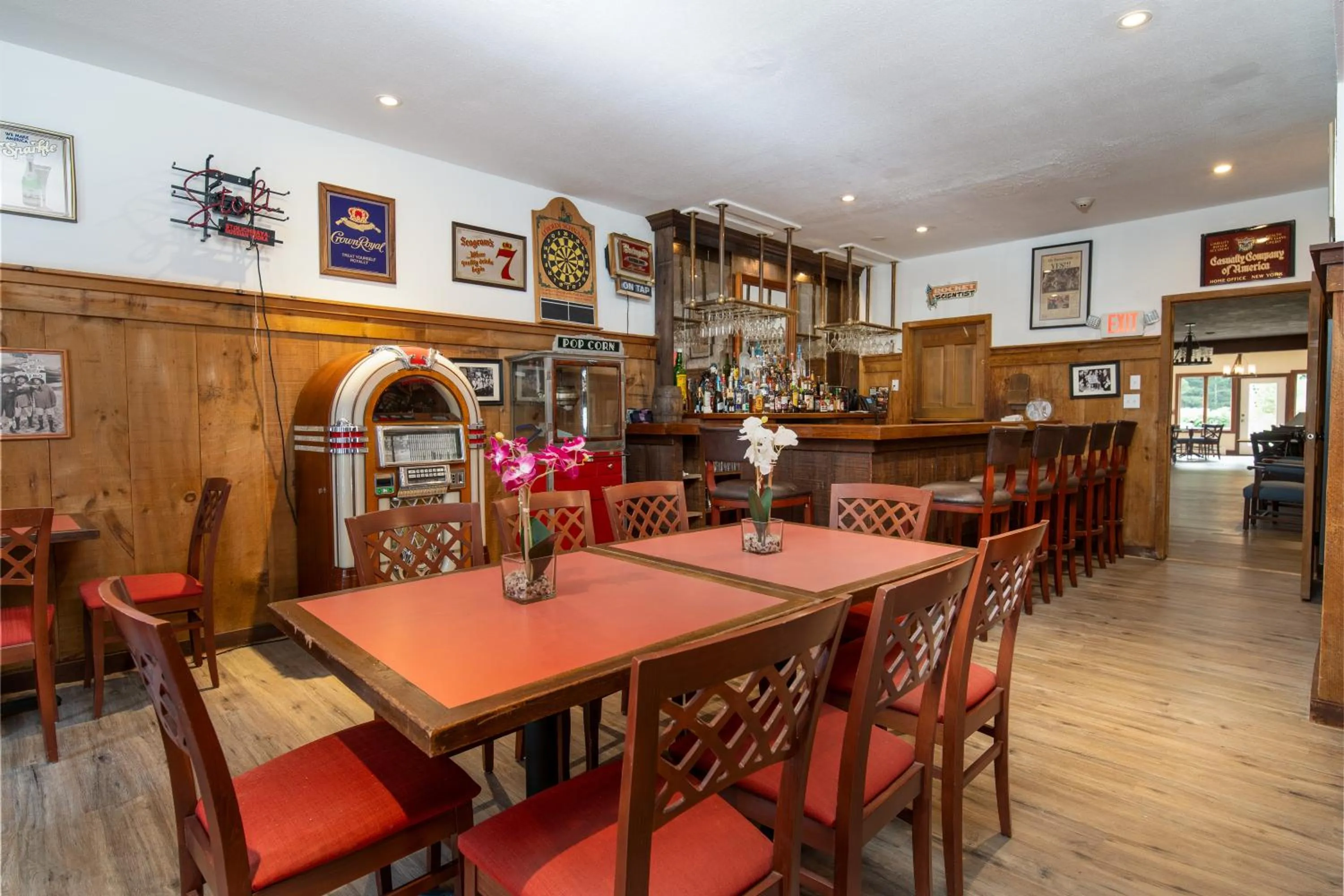 Lounge or bar in Grey Bonnet Inn