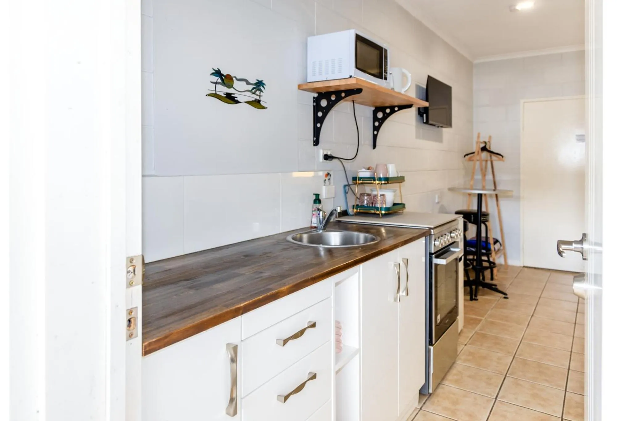 Kitchen or kitchenette in Innisfail Riverfront Motel