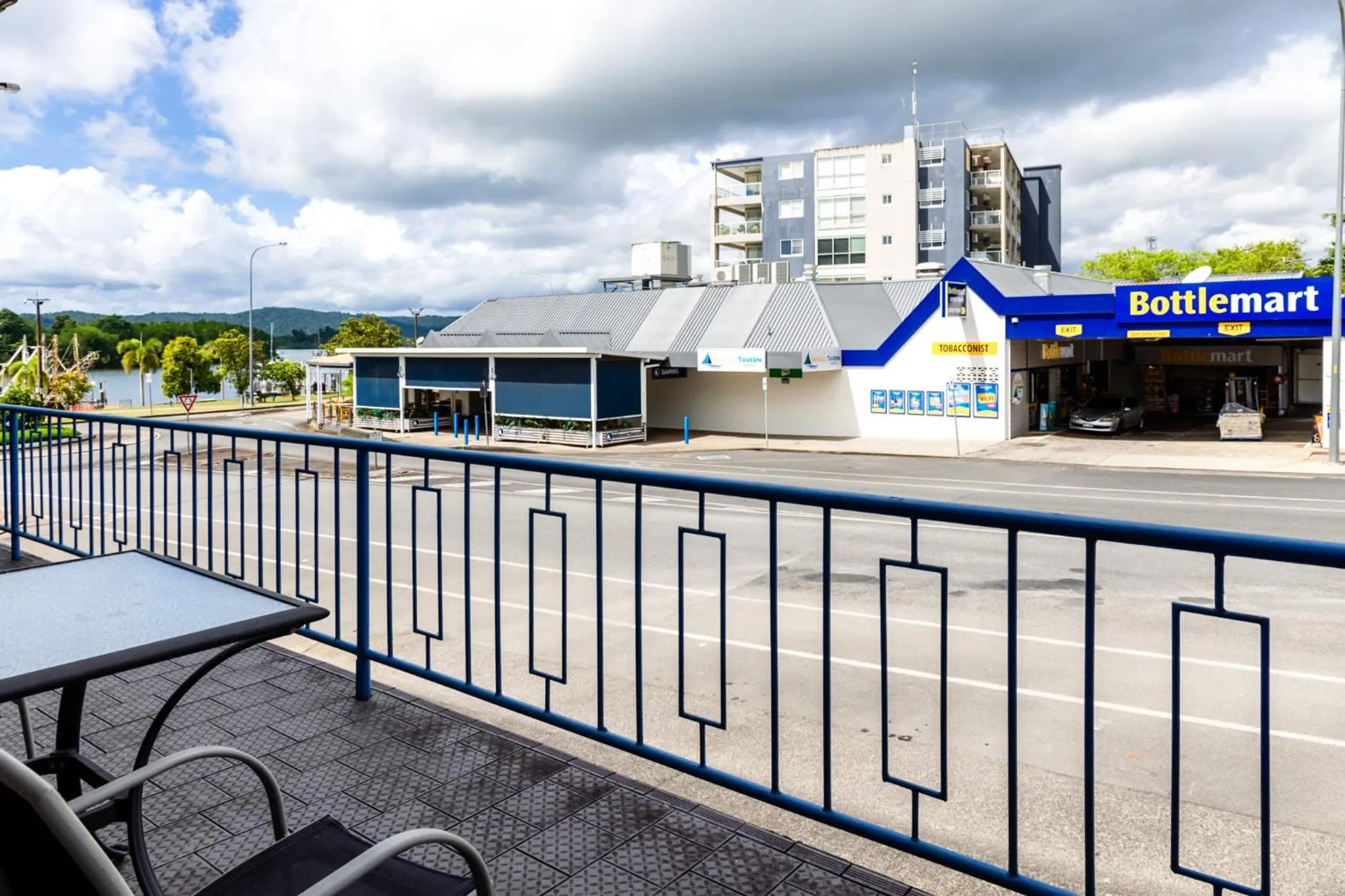 Day in Innisfail Riverfront Motel