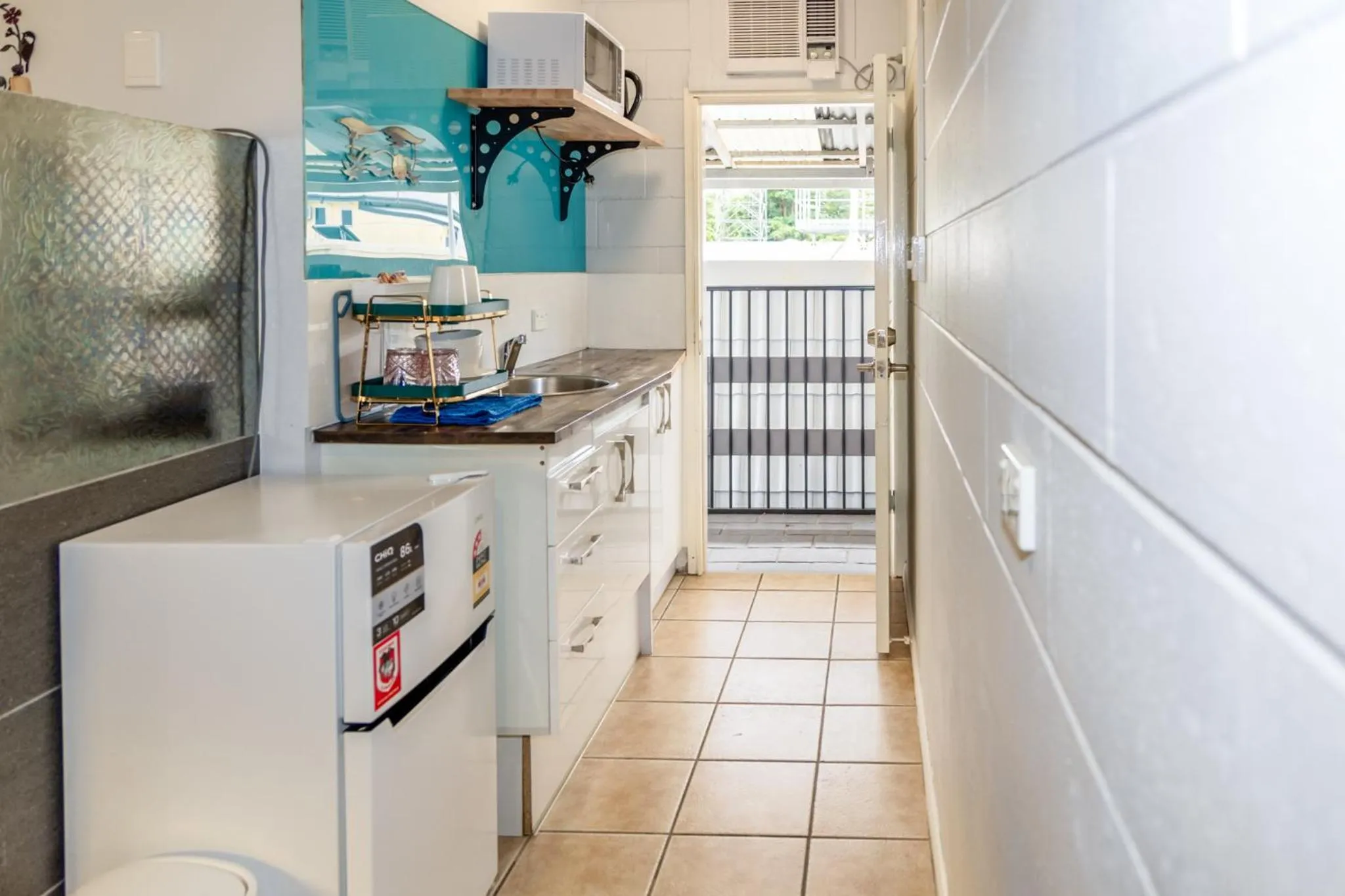 Kitchen or kitchenette in Innisfail Riverfront Motel