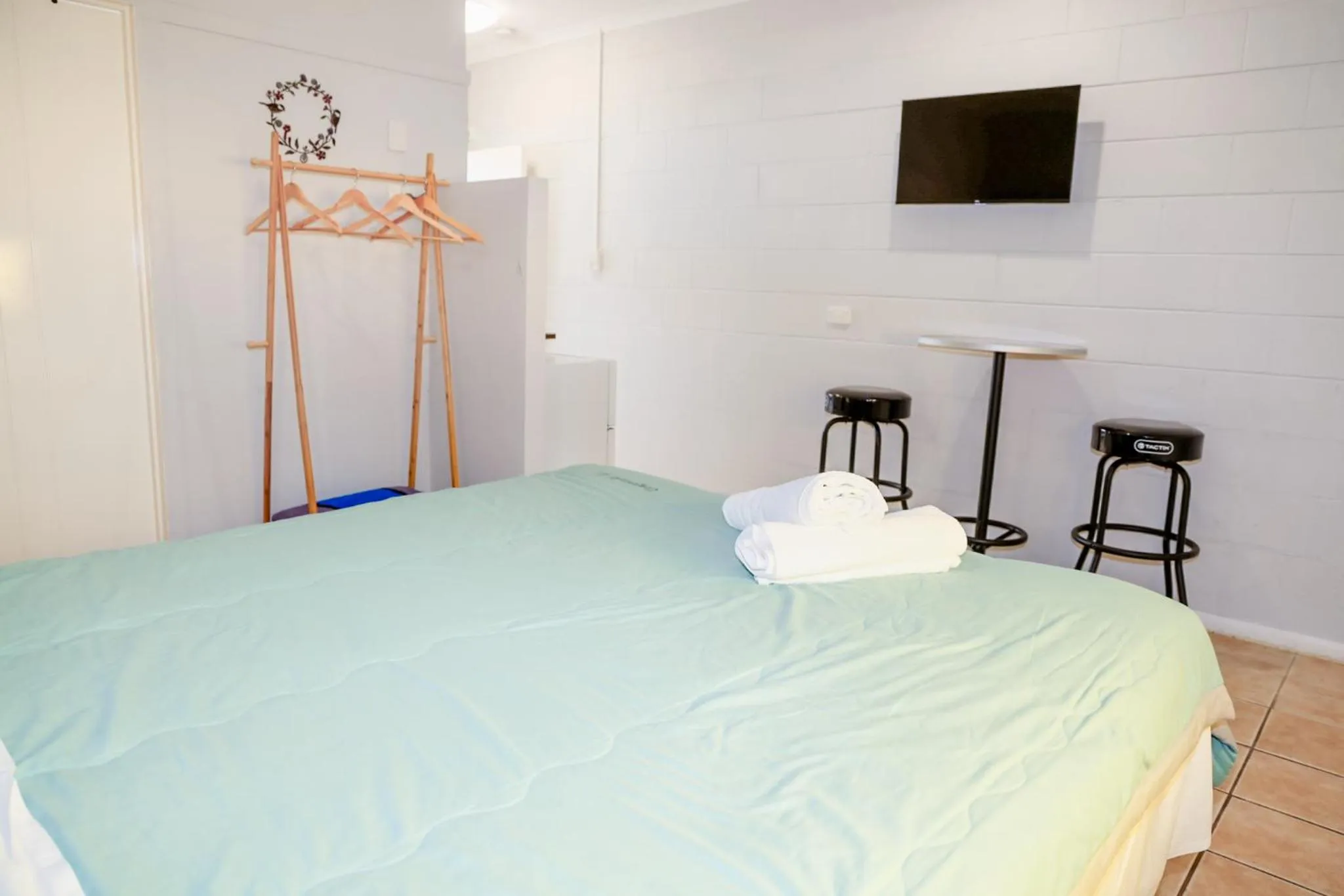 Bed in Innisfail Riverfront Motel