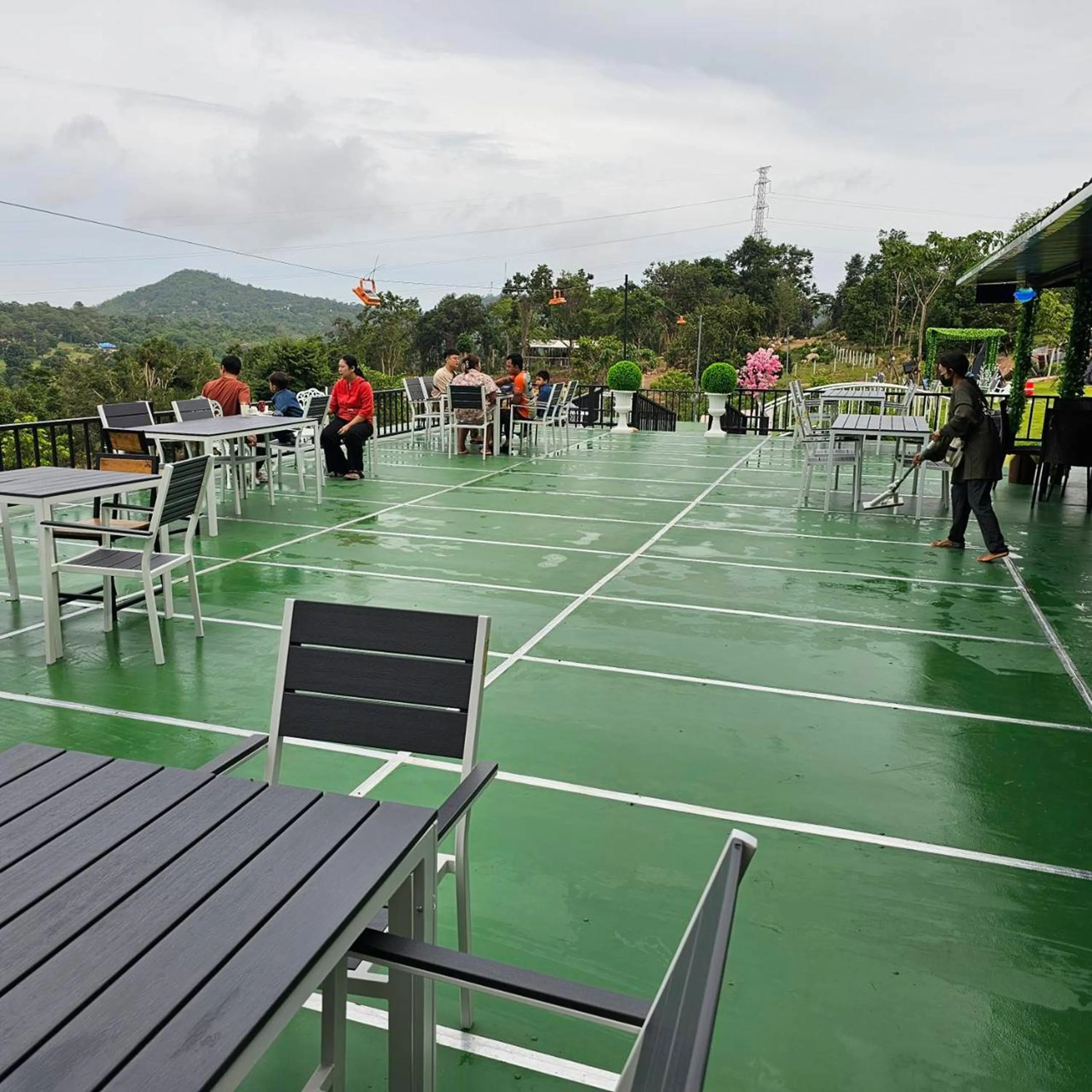 Restaurant/places to eat in Ice Hill