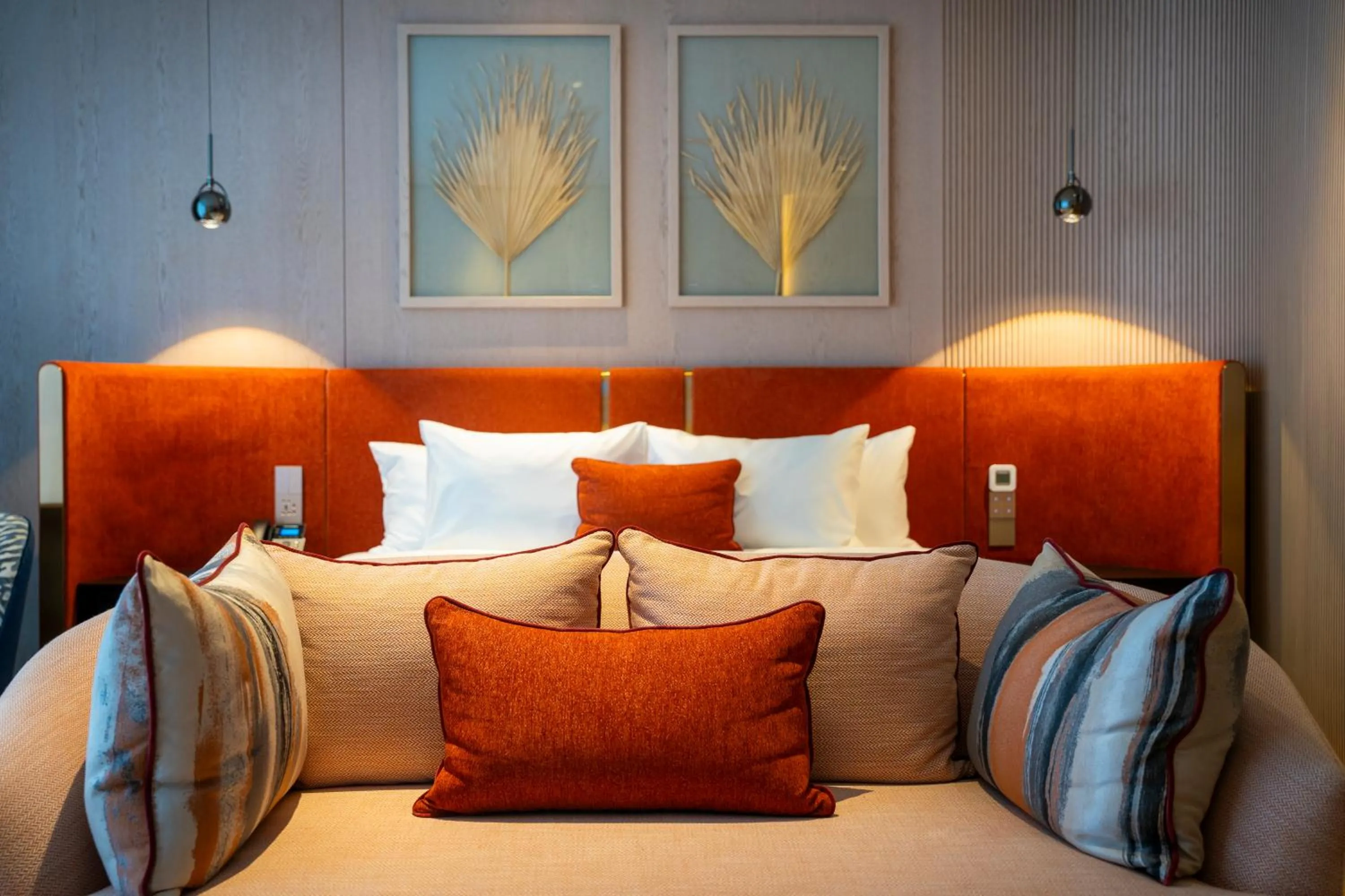 Bed in The Morning Glow - Handwritten Collection