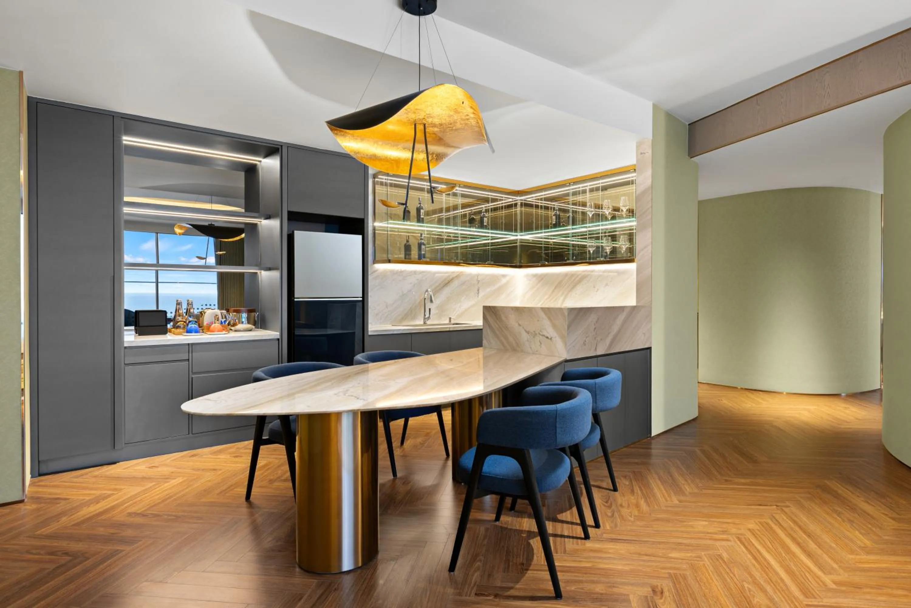 Dining area in The Morning Glow - Handwritten Collection