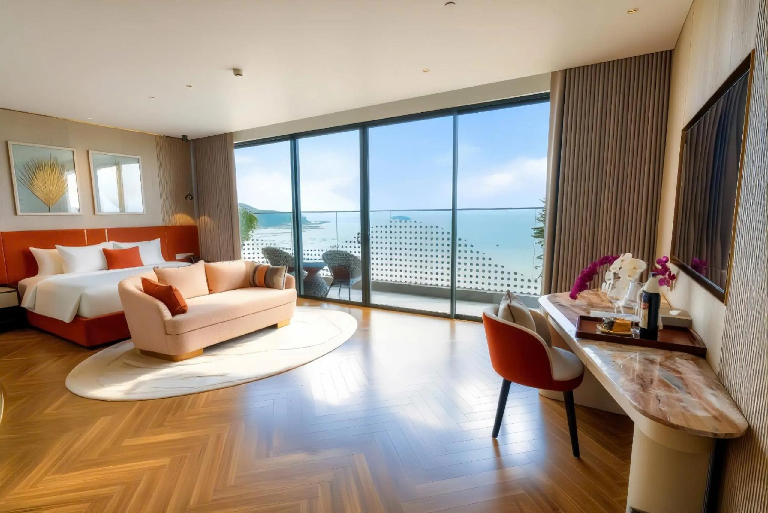 Photo of the whole room, Bed in The Morning Glow - Handwritten Collection