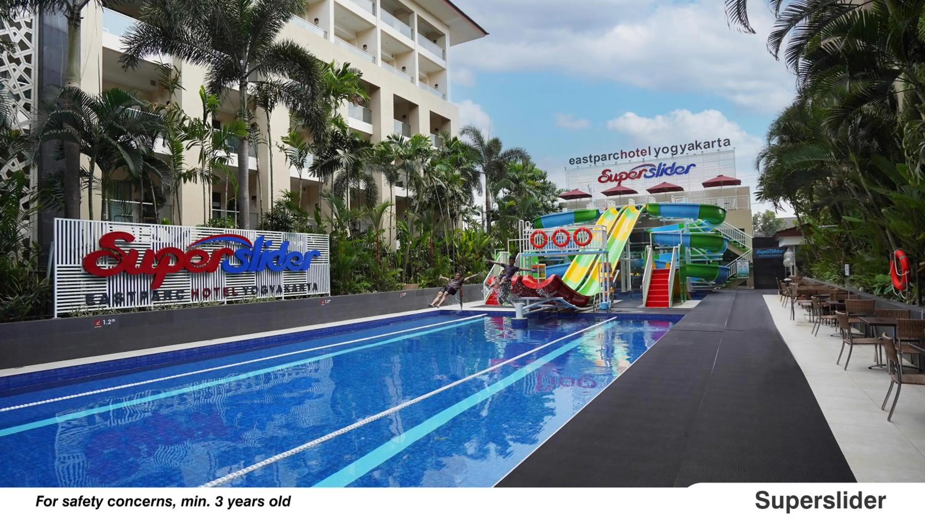 Swimming pool in Eastparc Hotel Yogyakarta