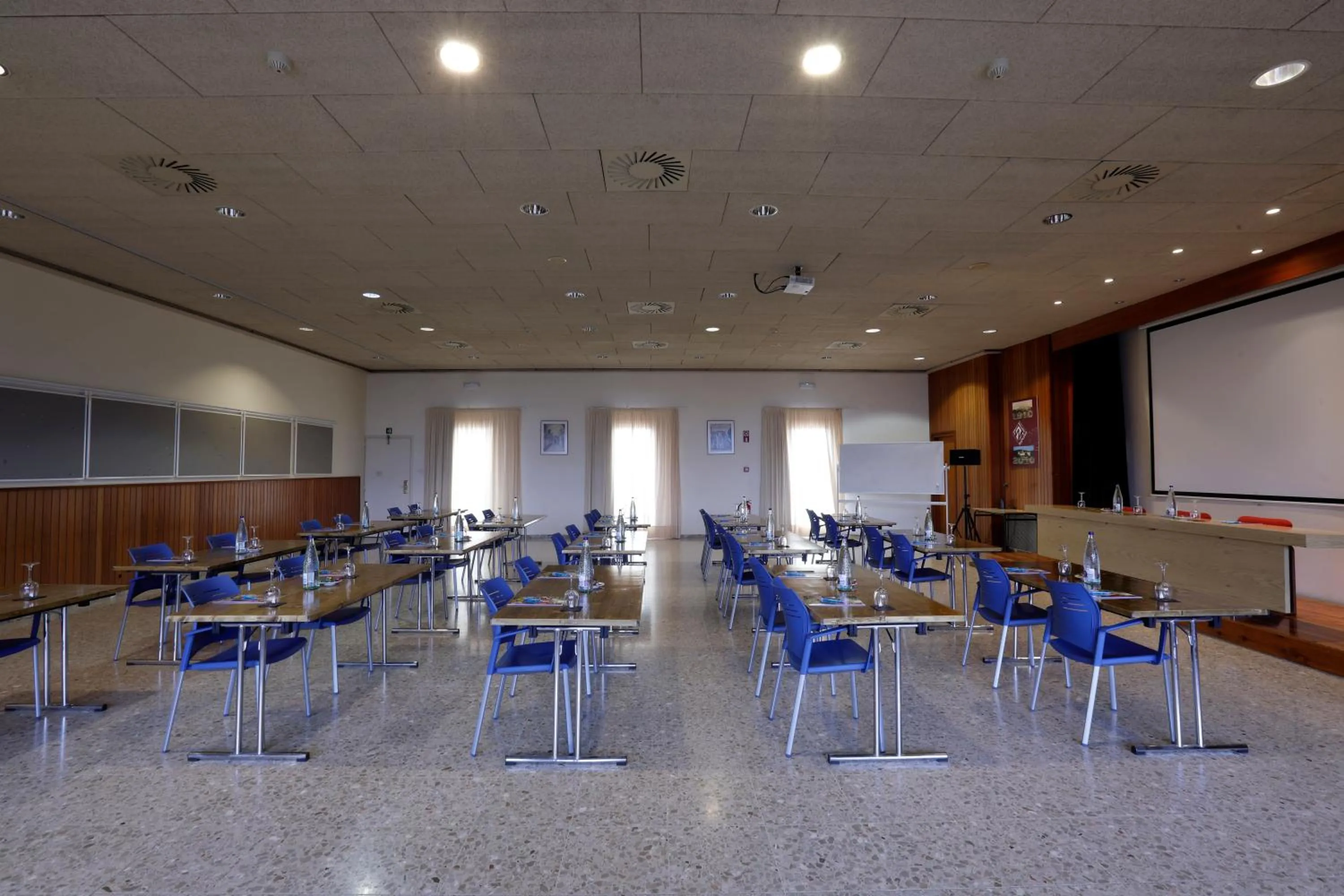 Business facilities in Monestir de Les Avellanes