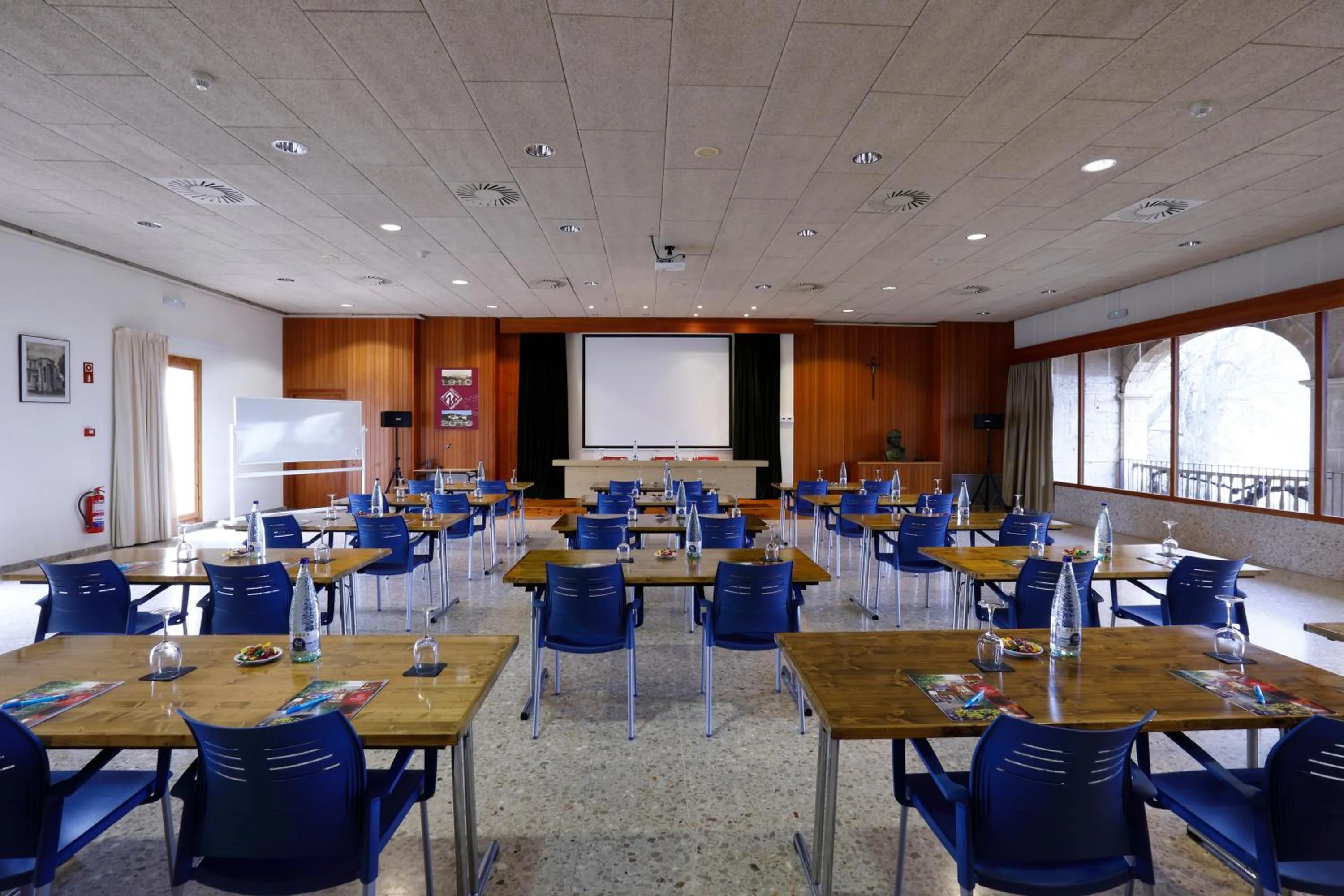 Business facilities in Monestir de Les Avellanes