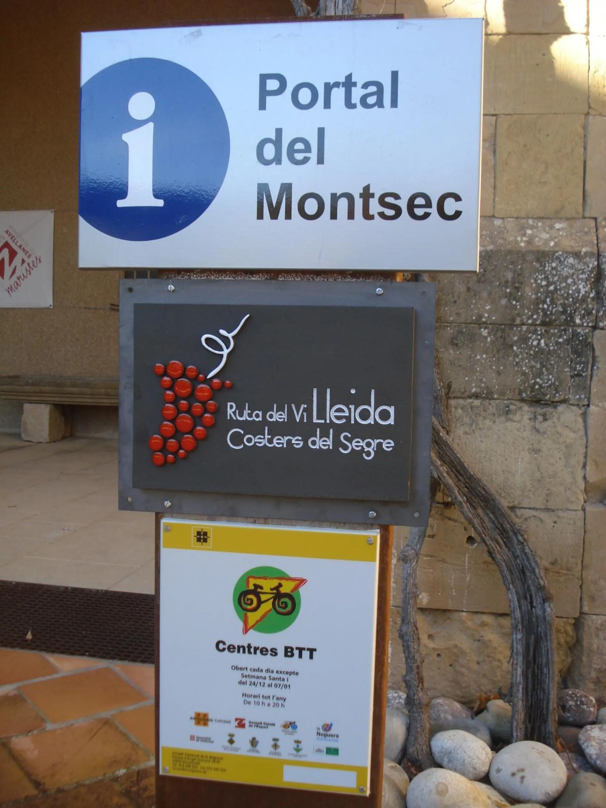 Hiking in Monestir de Les Avellanes