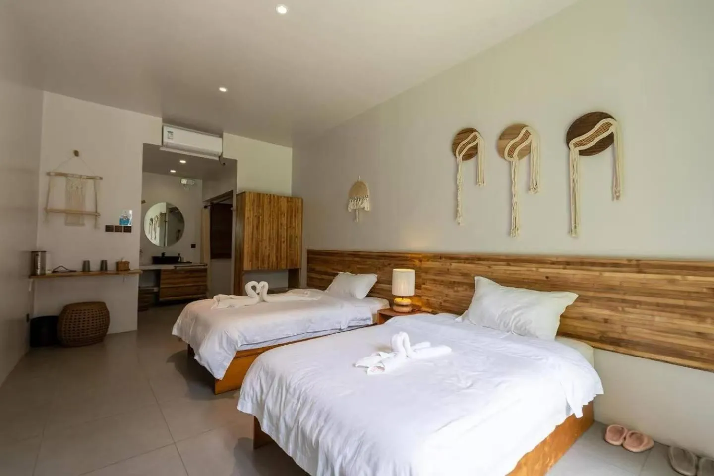 Bedroom, Bed in E-Fun Dive Resort