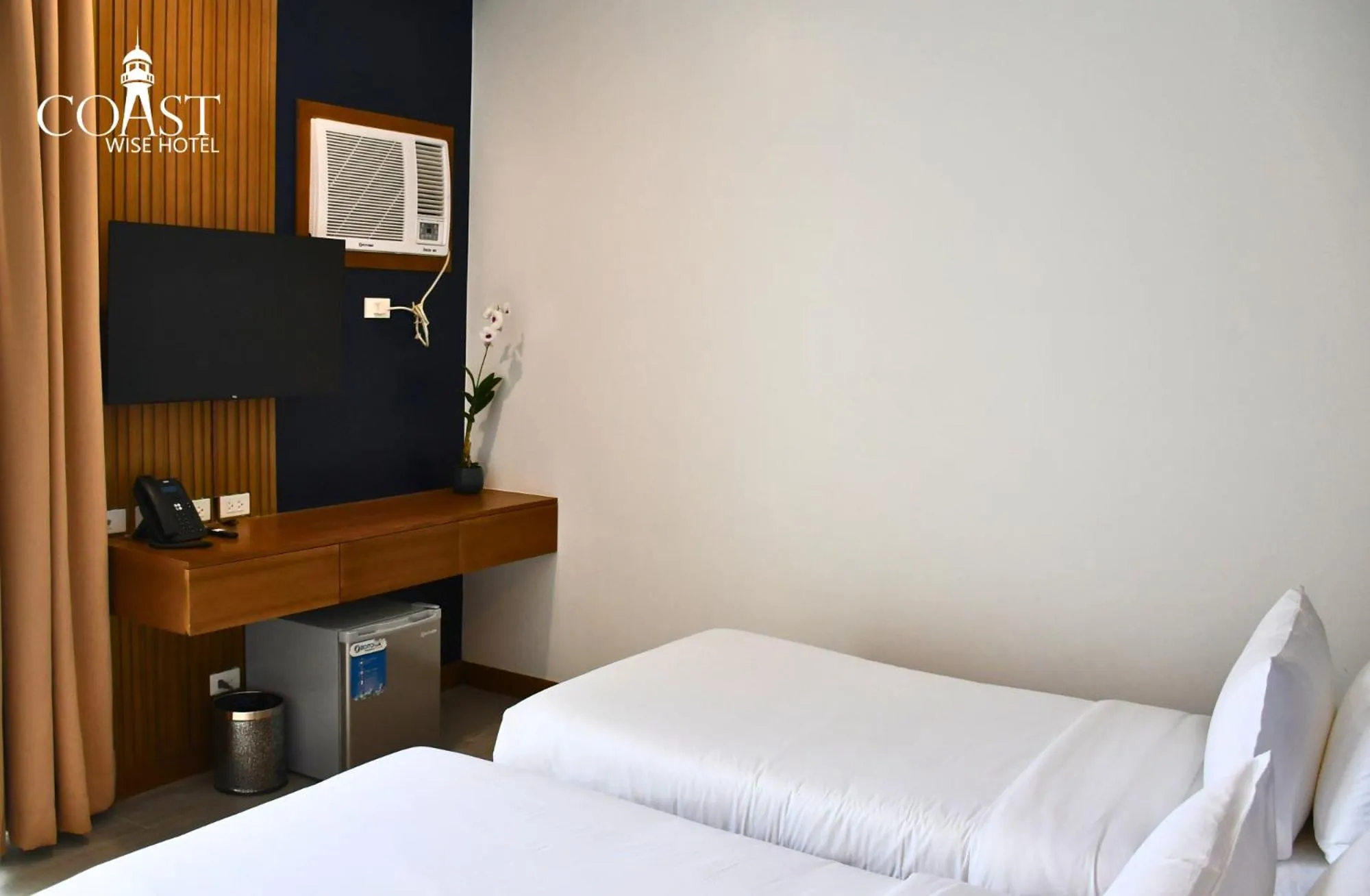 Bed in Coast Wise Hotel Dumaguete