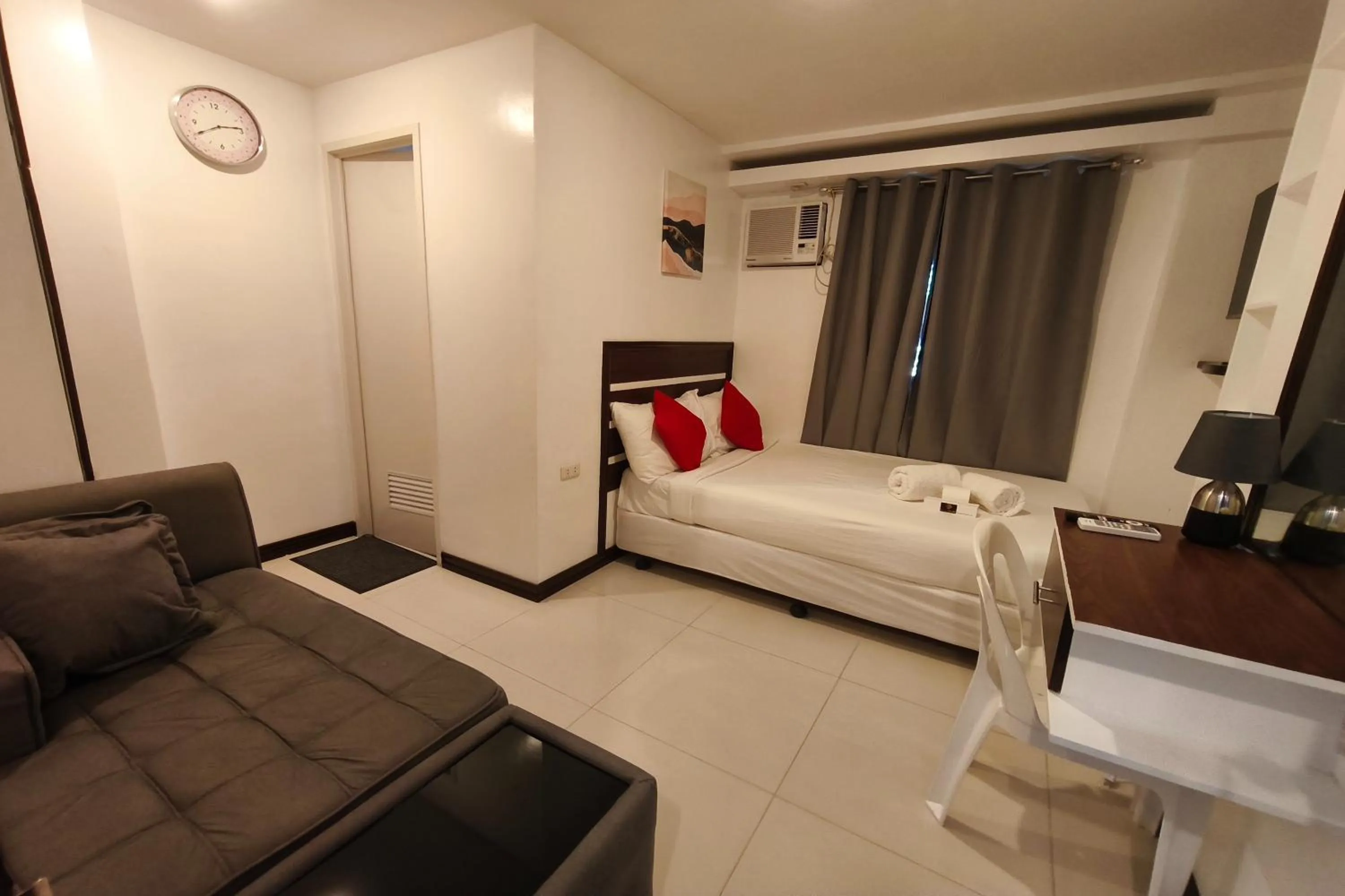 Photo of the whole room, Bed in Ecoland 88 Apartelle and Suite near SM Davao