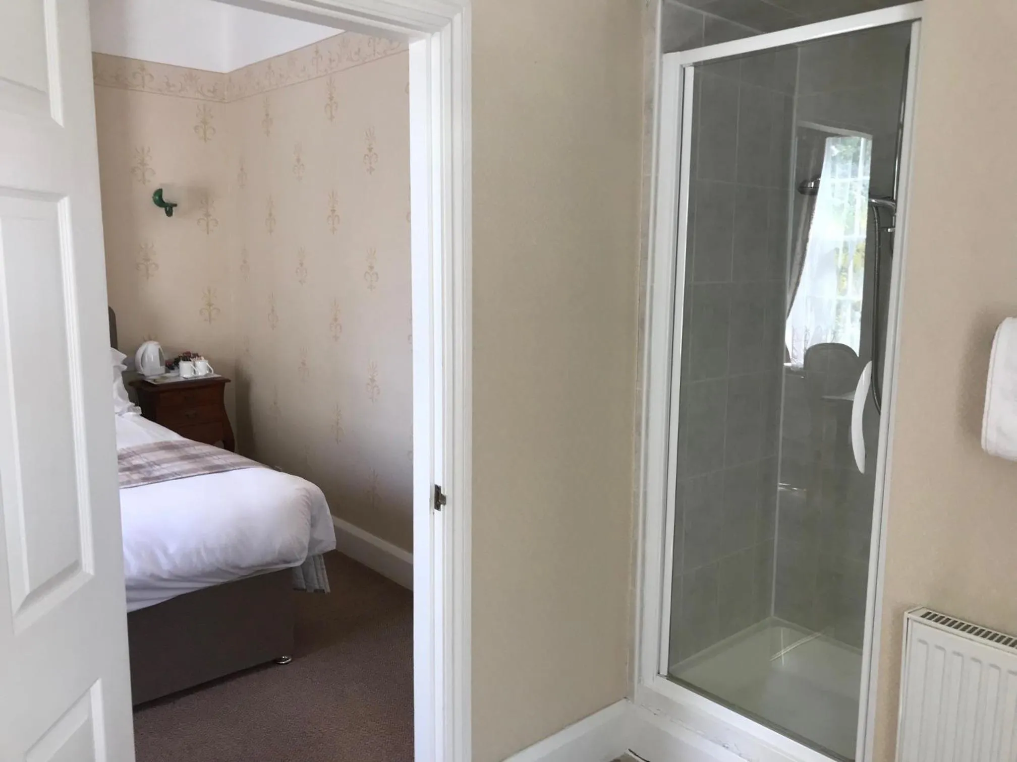Bathroom, Bed in Chapel House
