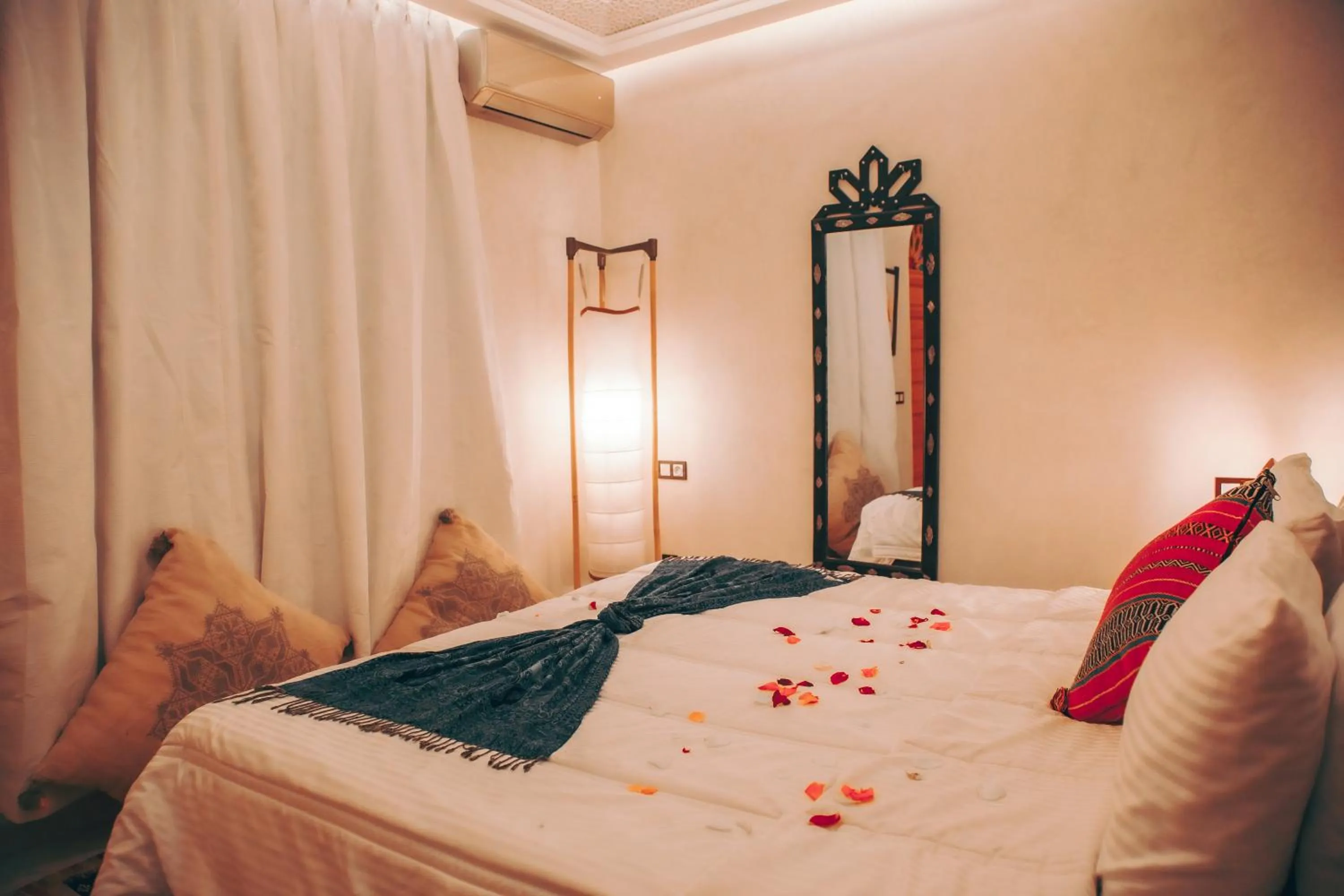 Bed in Riad Tislite & SPA