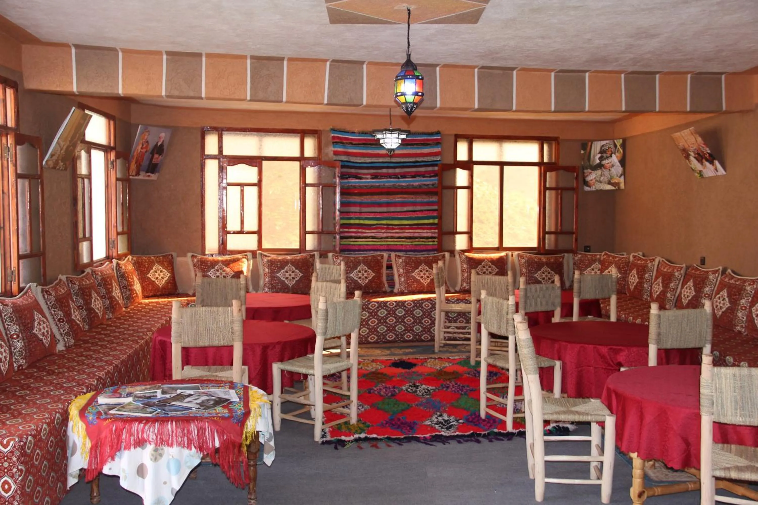 Communal lounge/ TV room in Dar Imperial