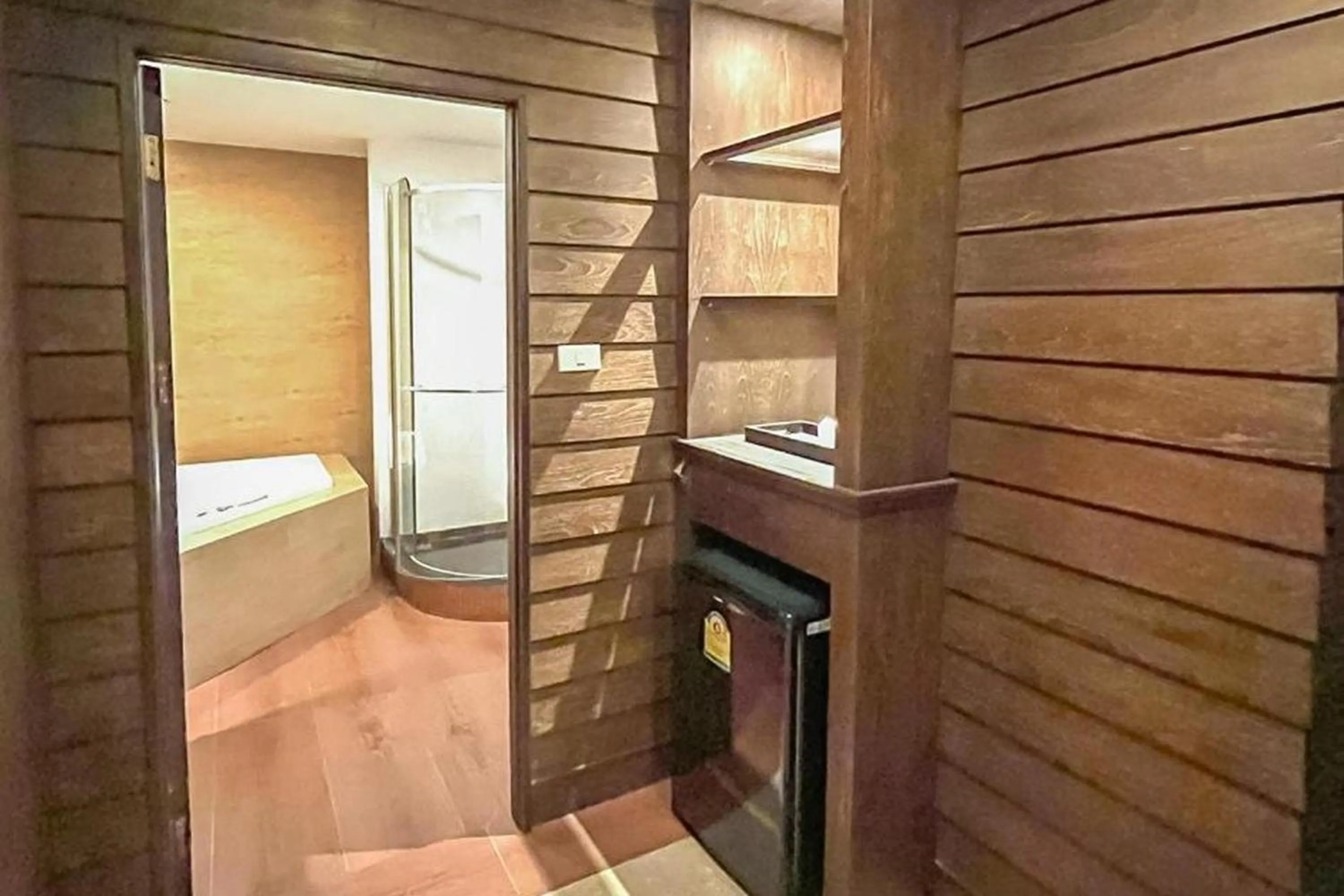 Bathroom in Ruean Phae Royal Park Hotel