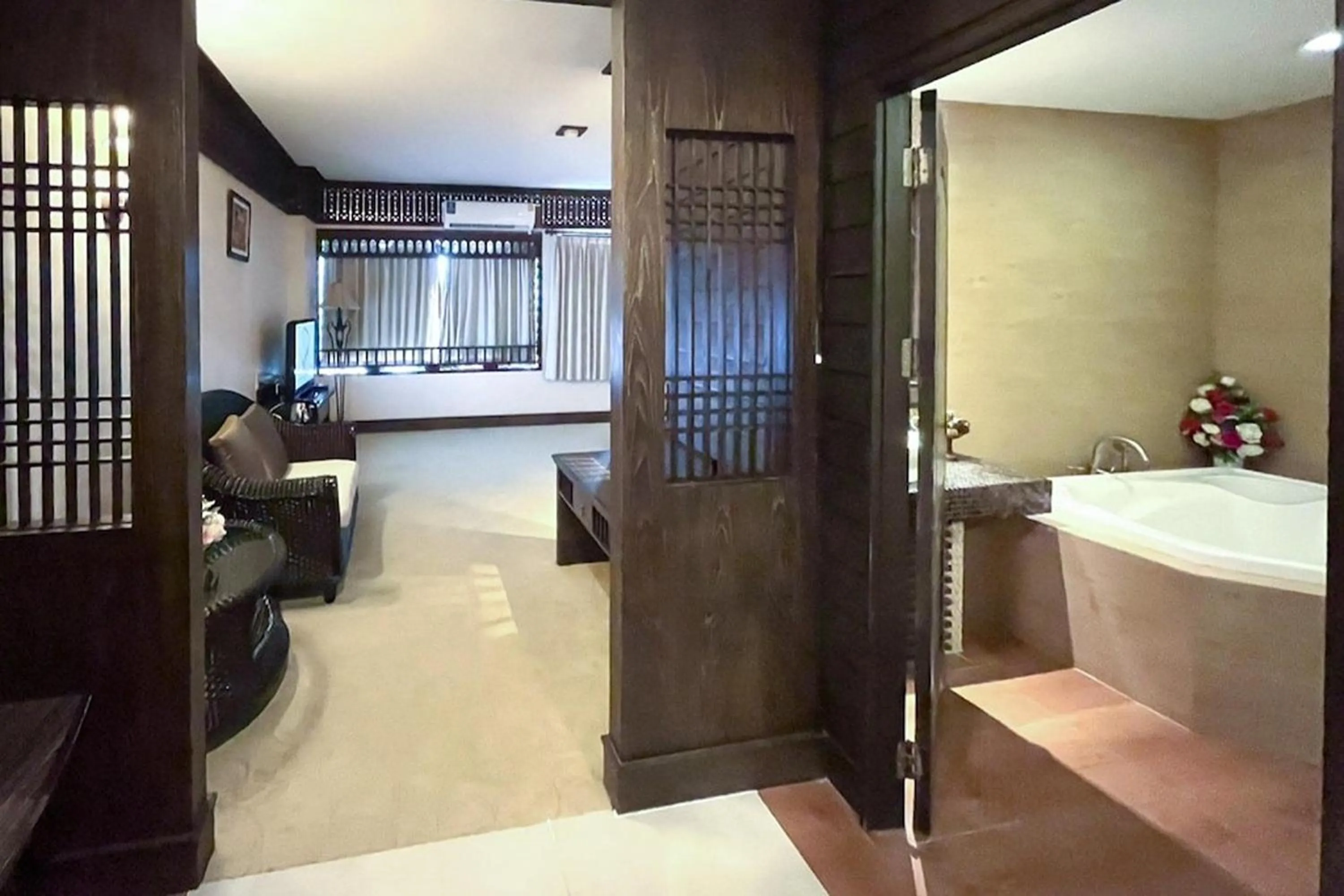 Bathroom in Ruean Phae Royal Park Hotel