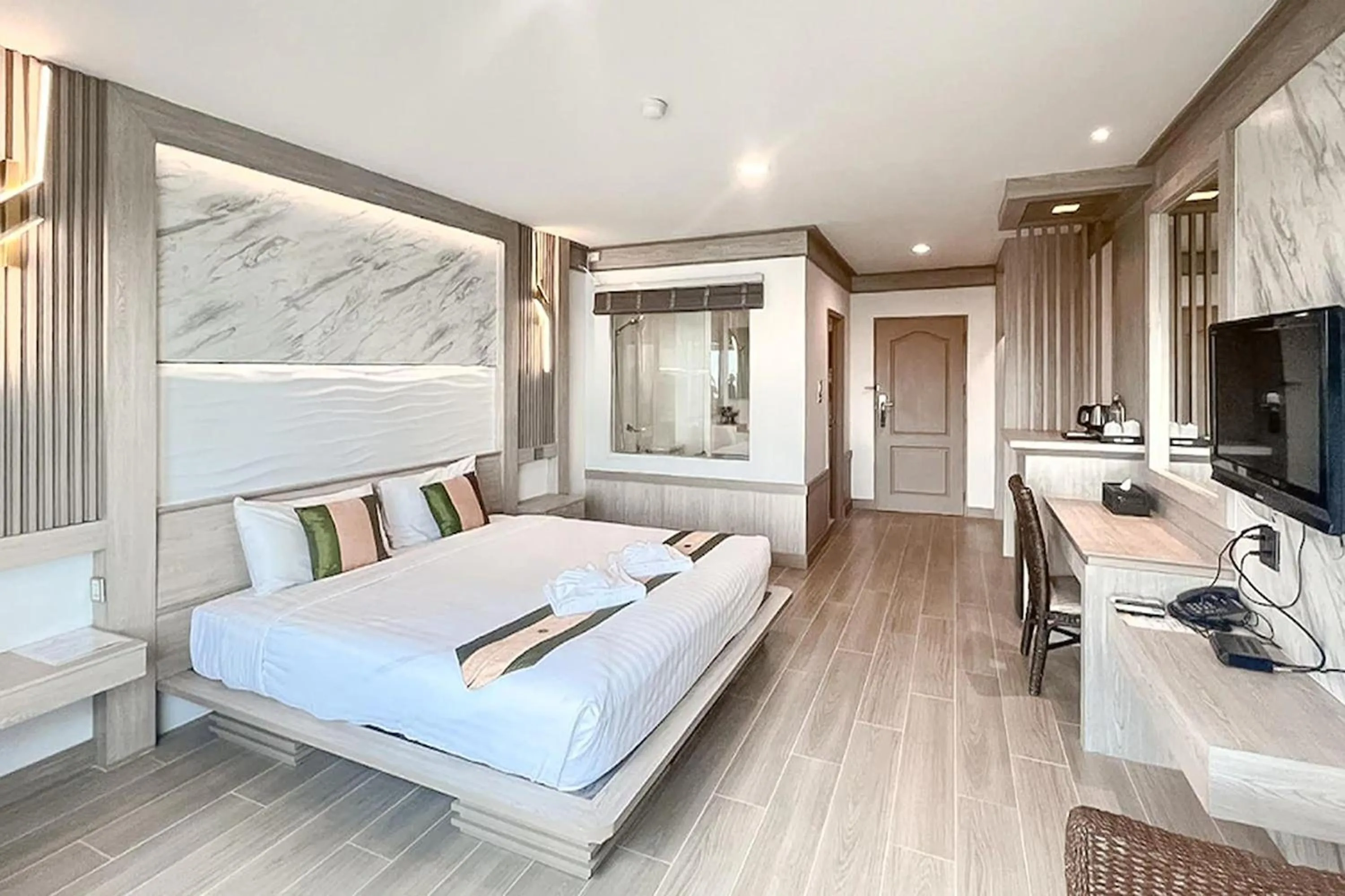 Bed in Ruean Phae Royal Park Hotel